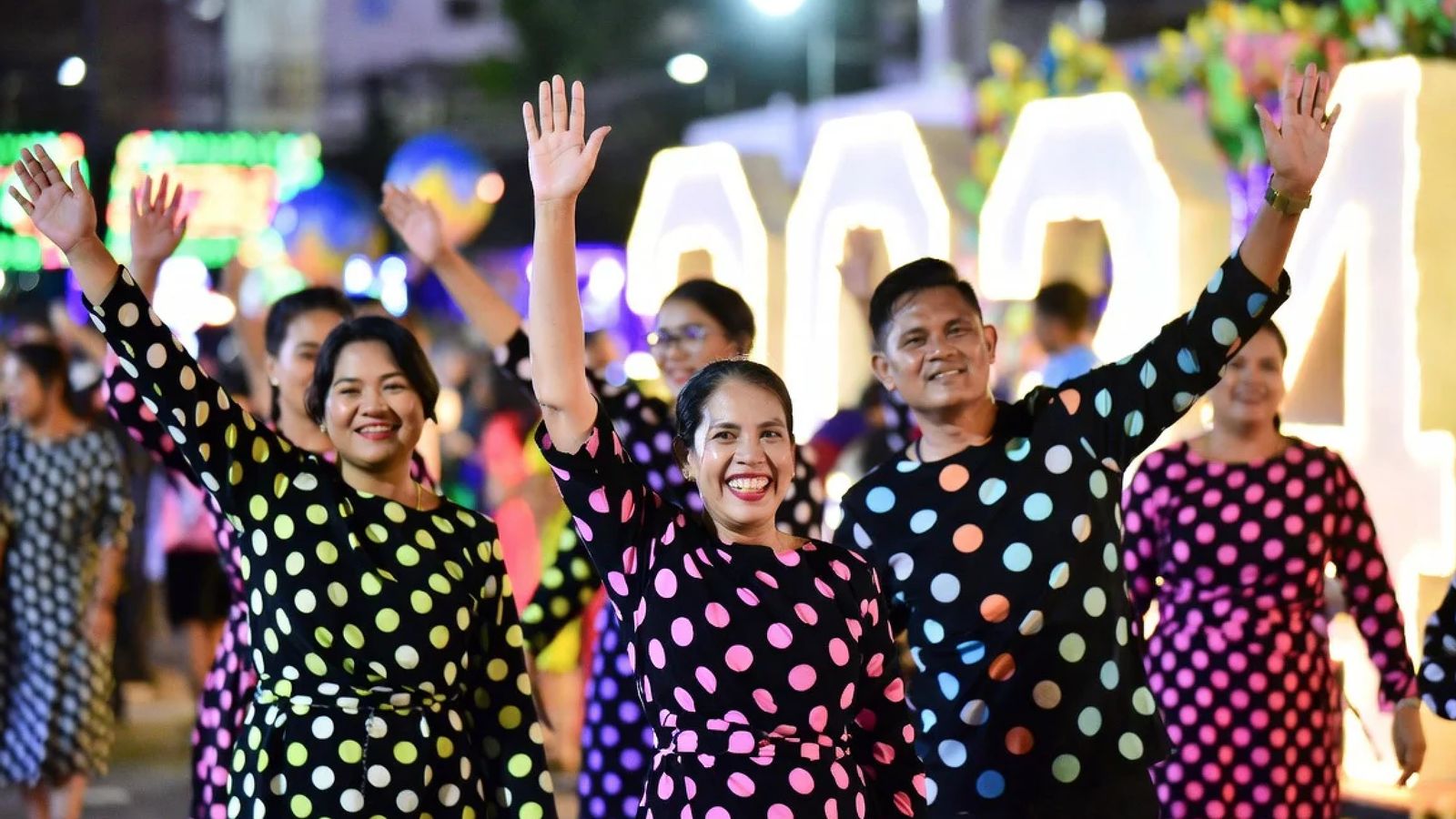 En Filipinas, la Nochevieja se llena de color con ropa de lunares
