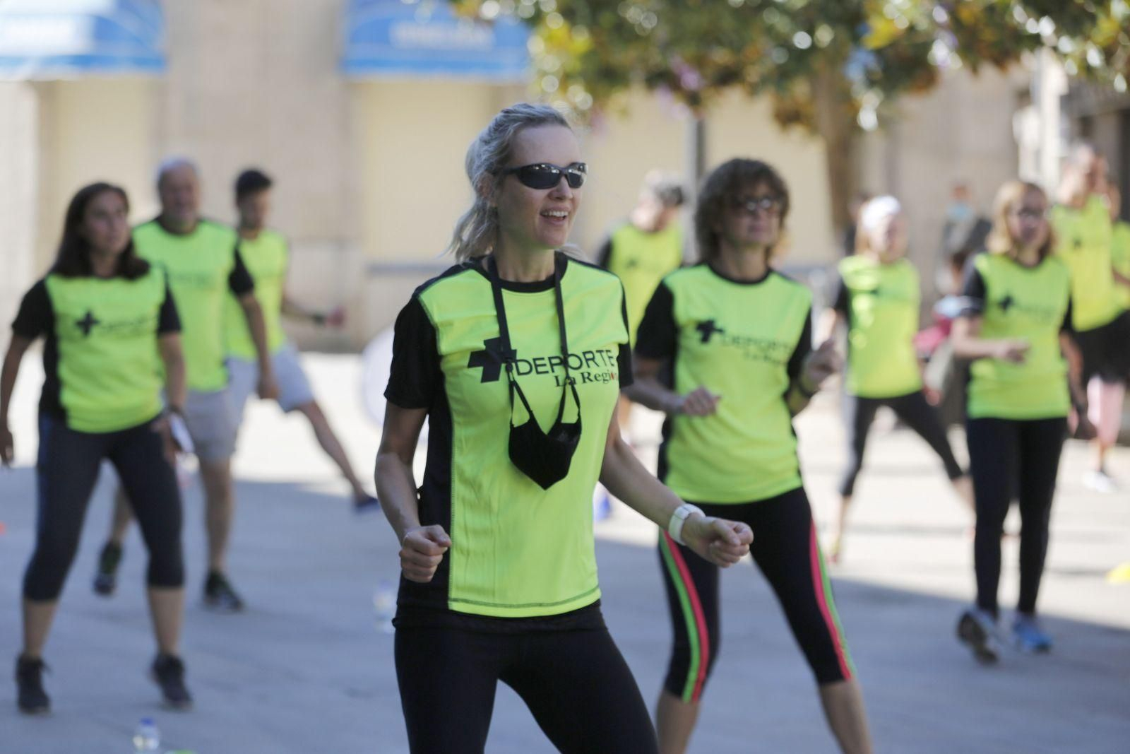 Verín. 26/07/2020. Actividad de Zumba y pilates +Deporte en la playa mayor de Verín.
Foto: Xesús Fariñas