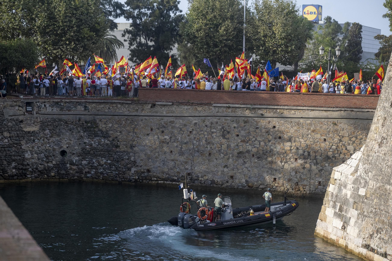 Concentración en Ceuta para protestar por la crisis migratoria con motivo de la celebración del Día de Ceuta.