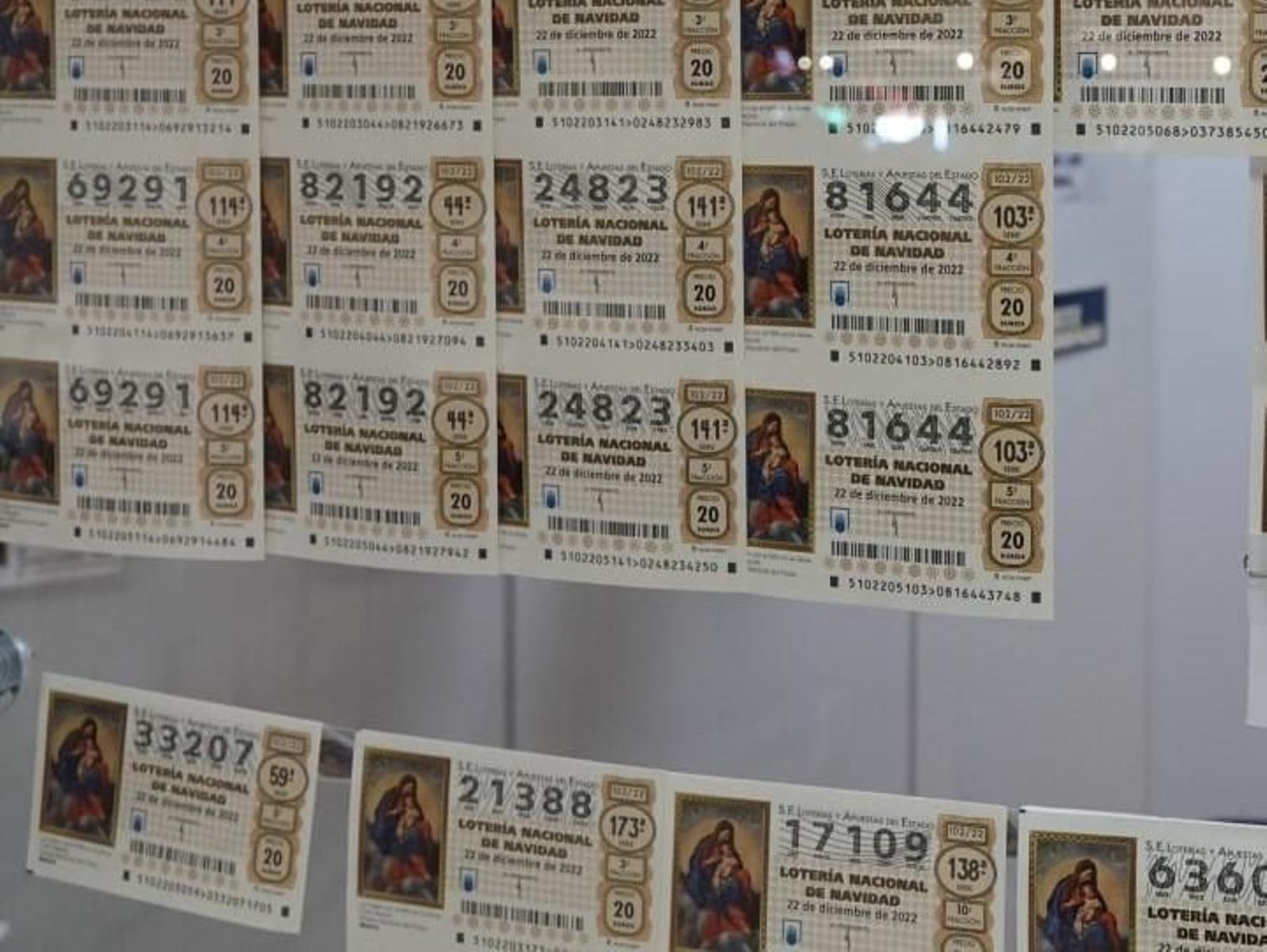 Lotería de Navidad en una administración de Vigo // Vicente Alonso