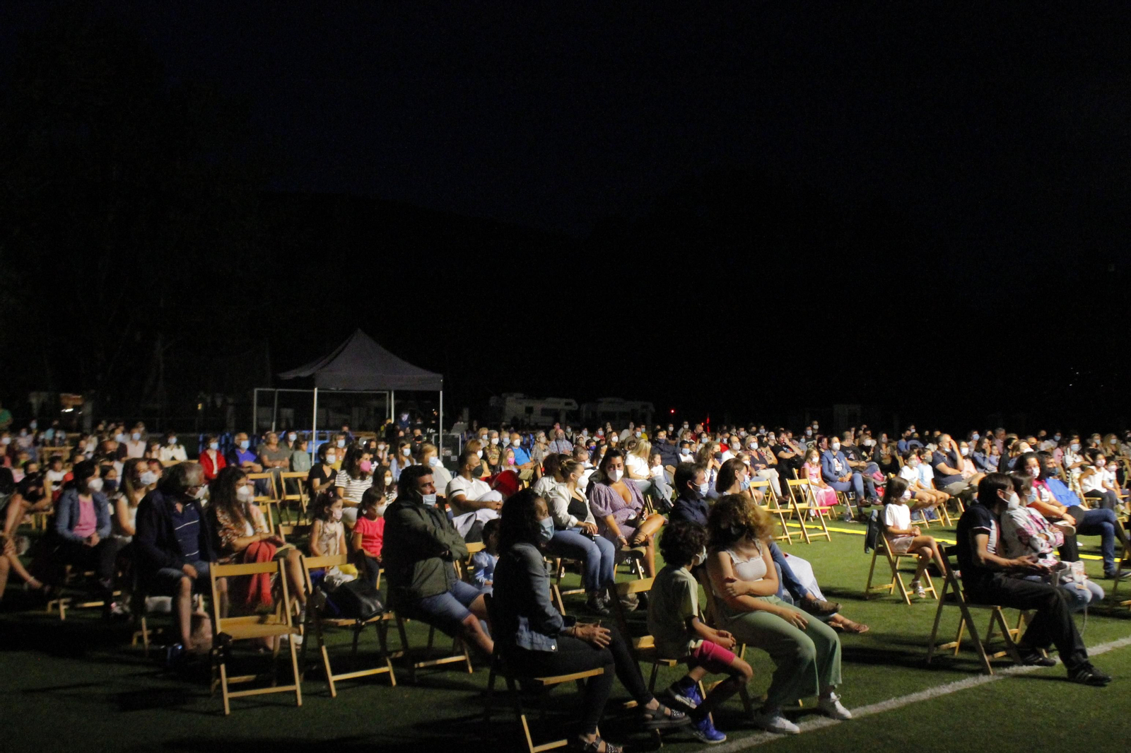 Público asistente a un concierto en A Rúa. (Isaac Cruz)