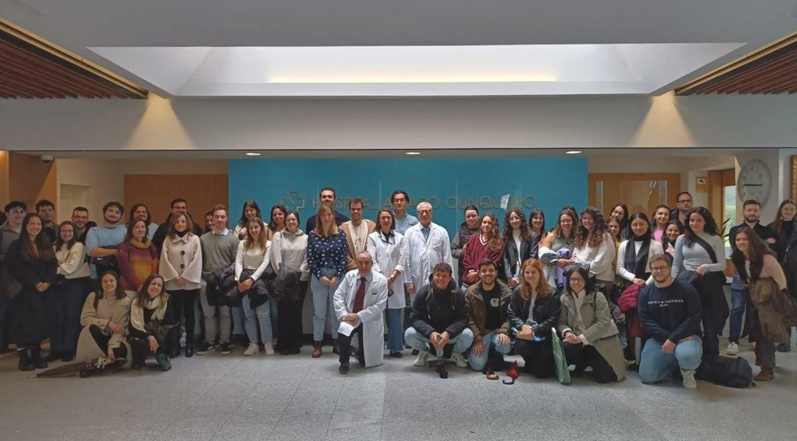 Los aspirantes a una plaza de formación del área viguesa, ayer en una foto de familia.