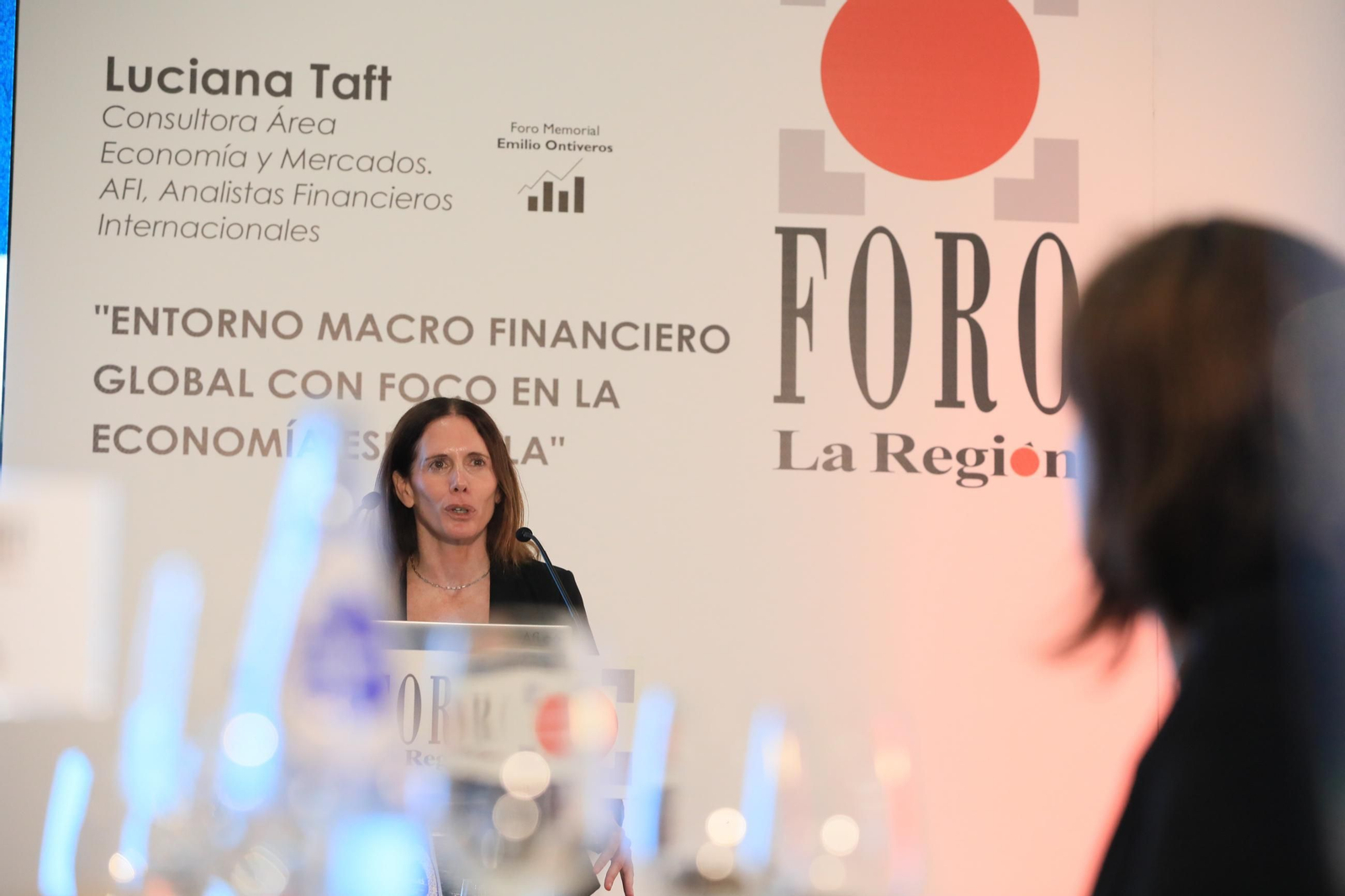 Galería | Numerosos invitados se dan cita en el Foro La Región para escuchar a Luciana Taft, consultora de AFI