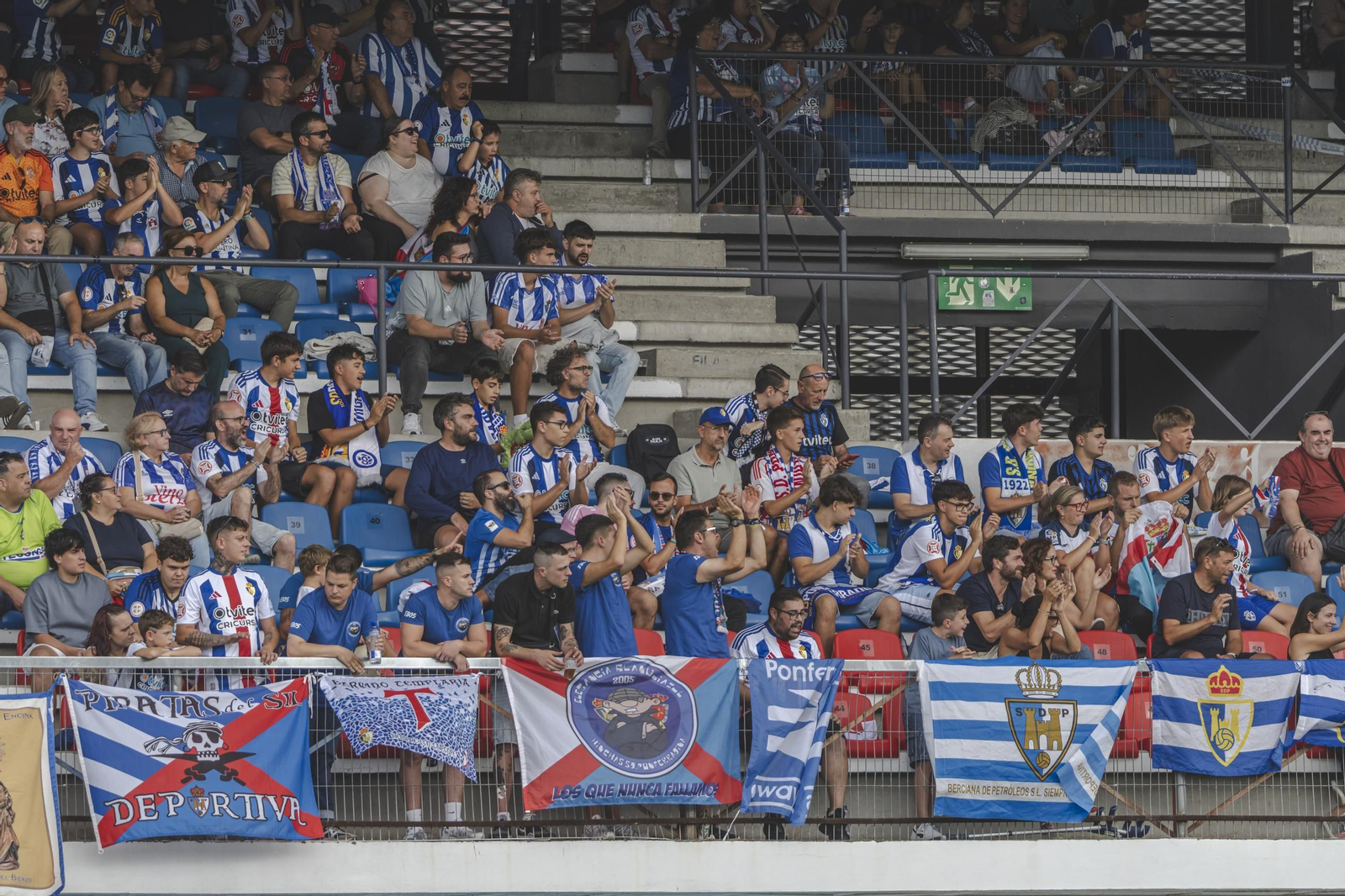 Galería | O Couto disfruta con el estreno de la UD Ourense en Primera Federación, en fotos