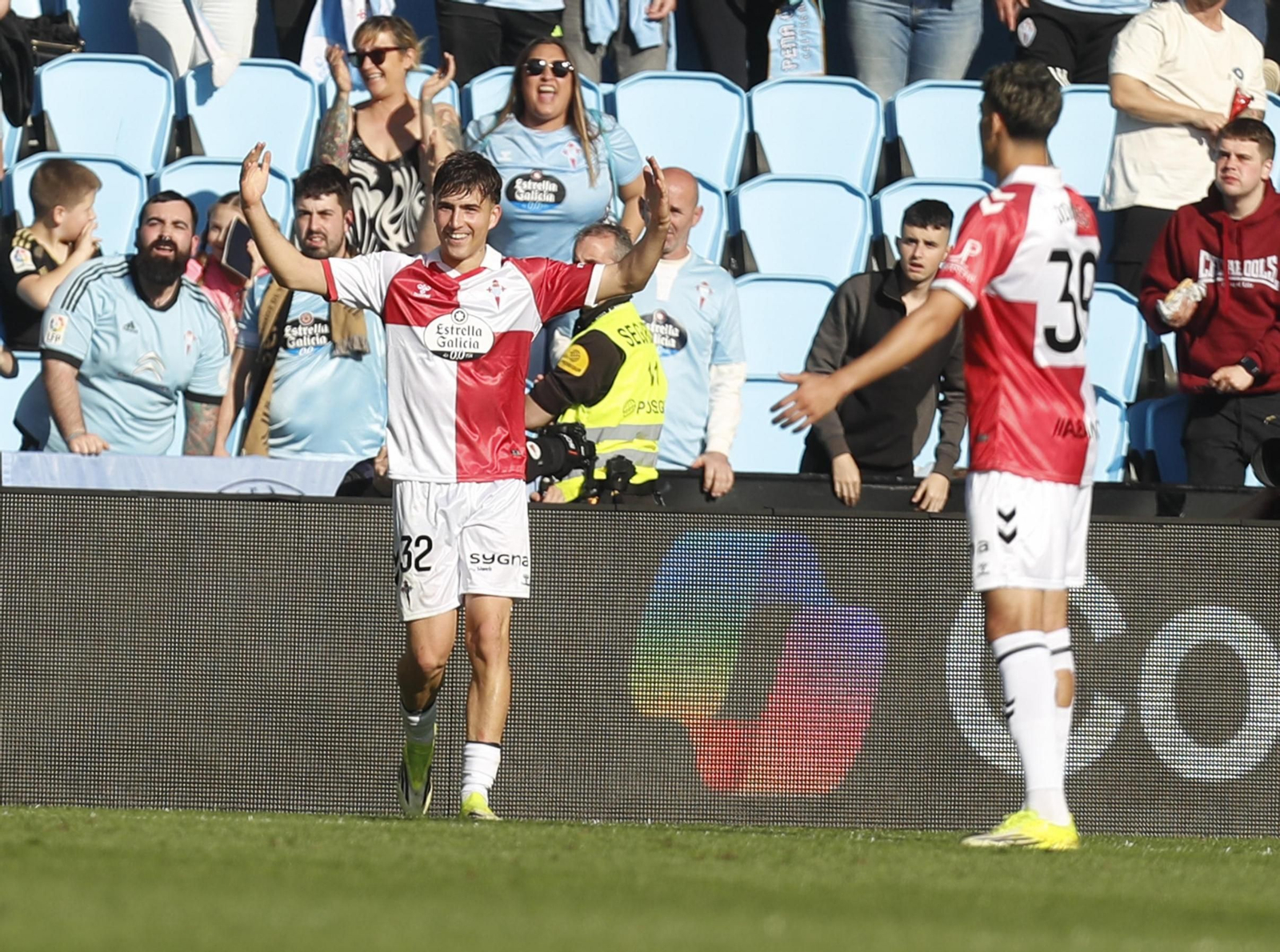 Javi Rodríguez marcó un gol, pero el árbitro lo anuló por falta previa.