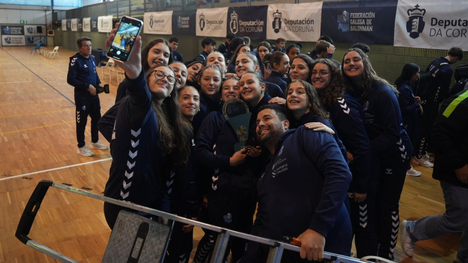 Los tres combinados femeninos están especialmente dominados por jugadoras de la zona: concretamente, 34 de las 48 son del área viguesa.