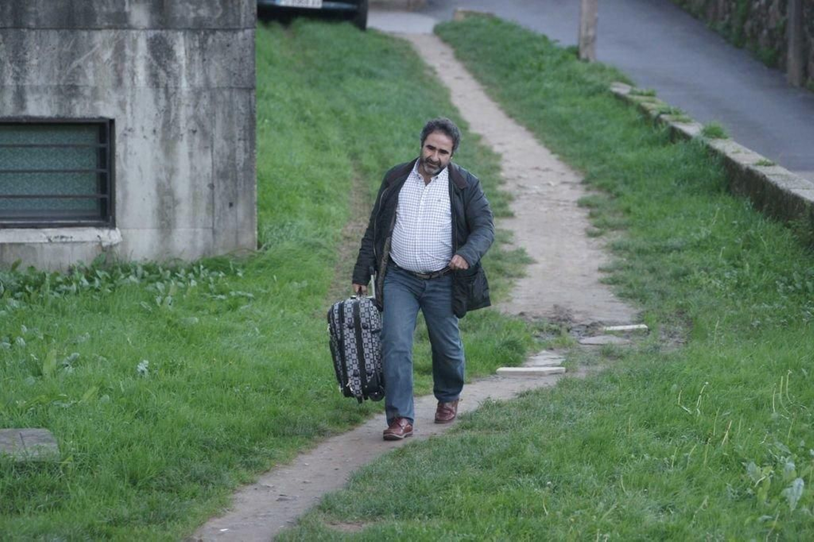 José Manuel Costas, en imagen cuando llevó la maleta a los juzgados, en paradero desconocido.