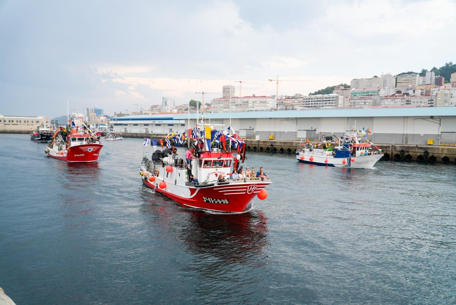 Galería | Vigo rinde homenaje a la Virgen del Carmen por tierra y por mar