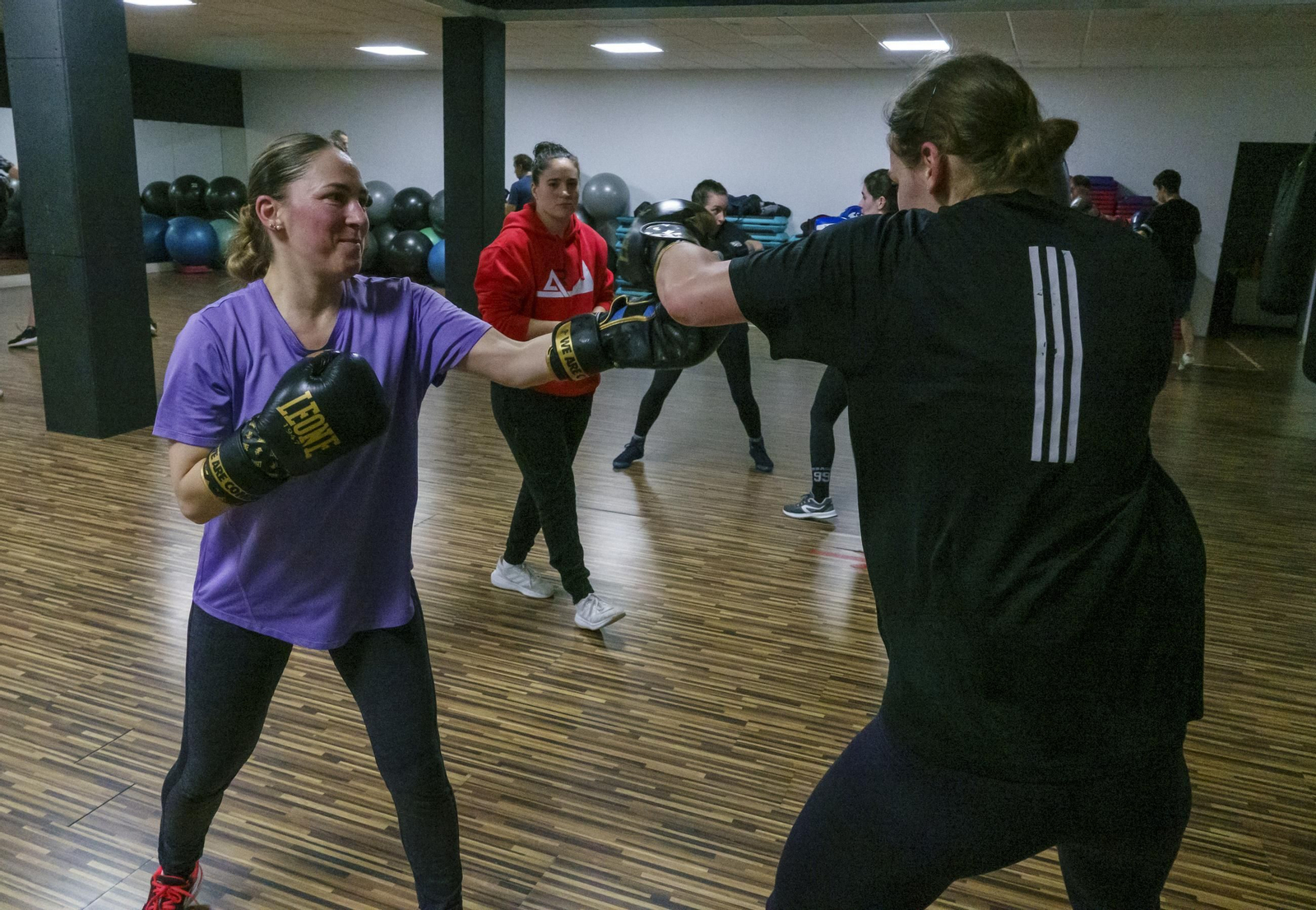 Galería | Así entrenan boxeo en el Gimnasio Arenal