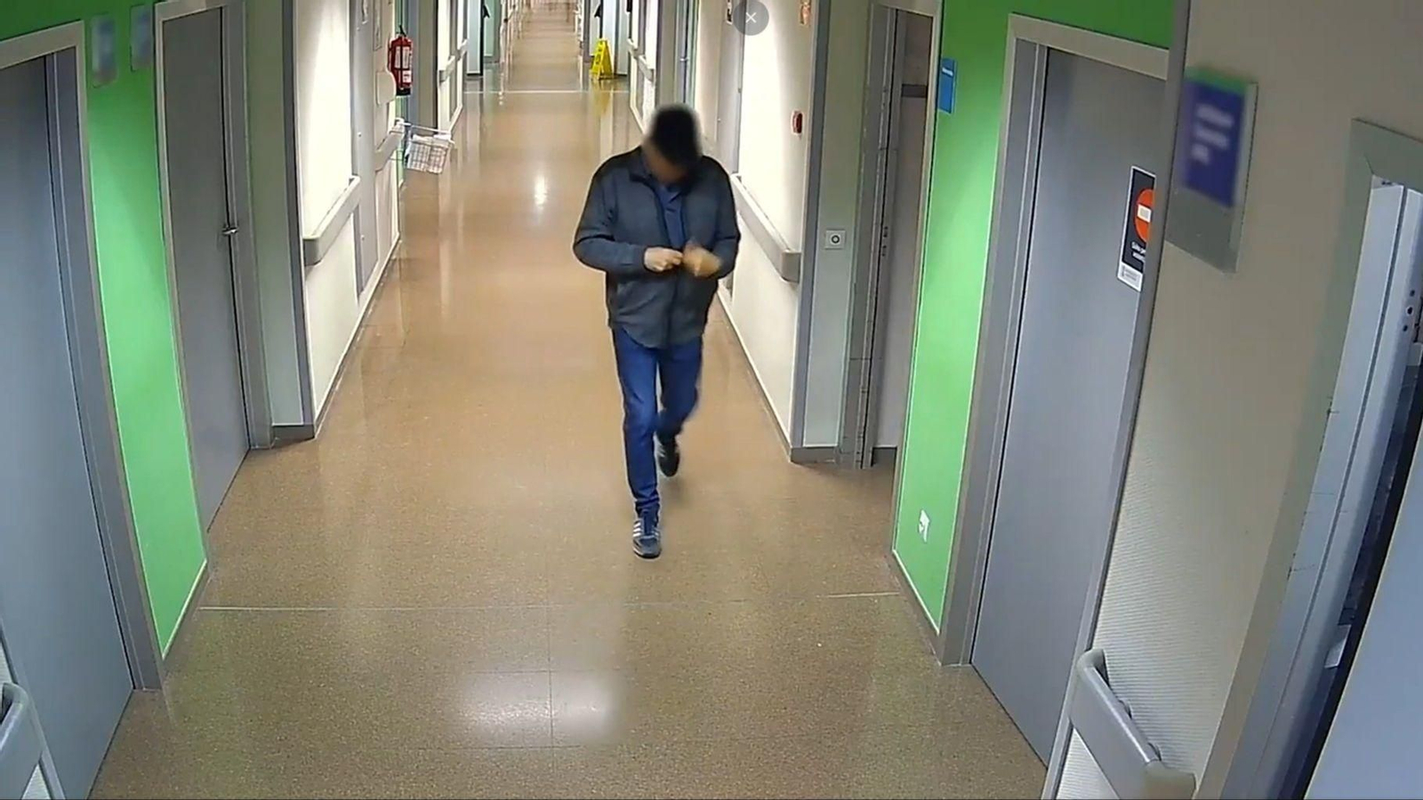 Uno de los momentos en los que el ladrón fue captado en vídeo