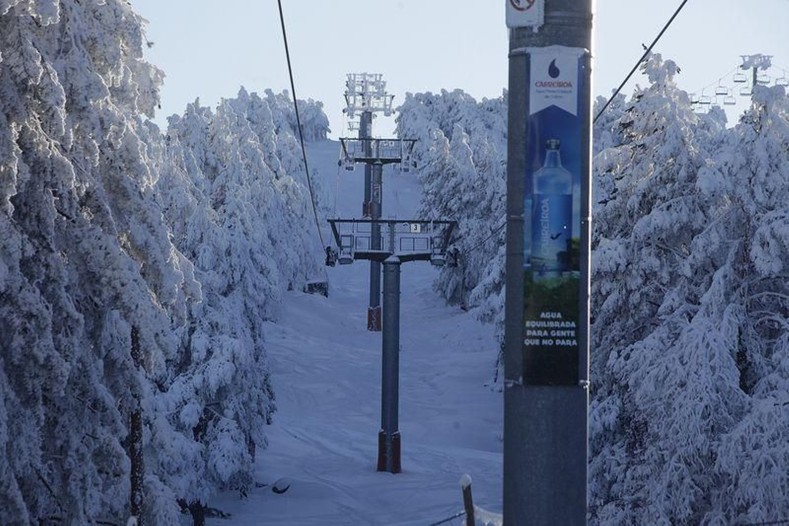 La nieve, protagonista de la jornada en Manzaneda // FOTO: MIGUEL ÁNGEL