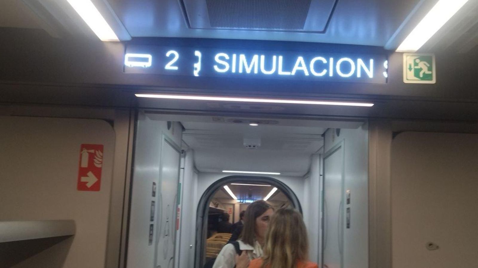 Cartel luminoso que indica la tarea del tren.