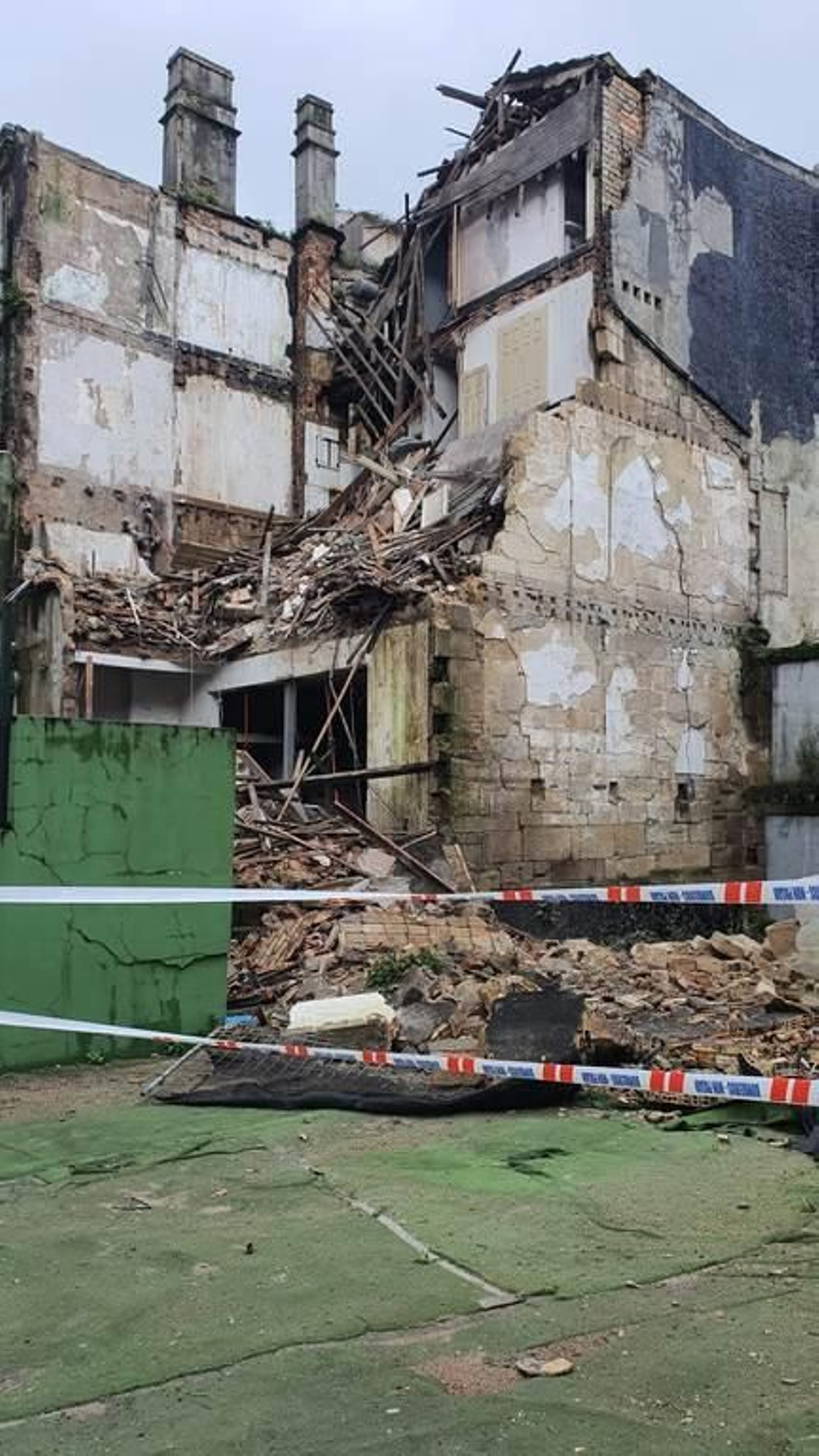 Se derrumba un edificio en el centro de Vigo _ JV Landin 9