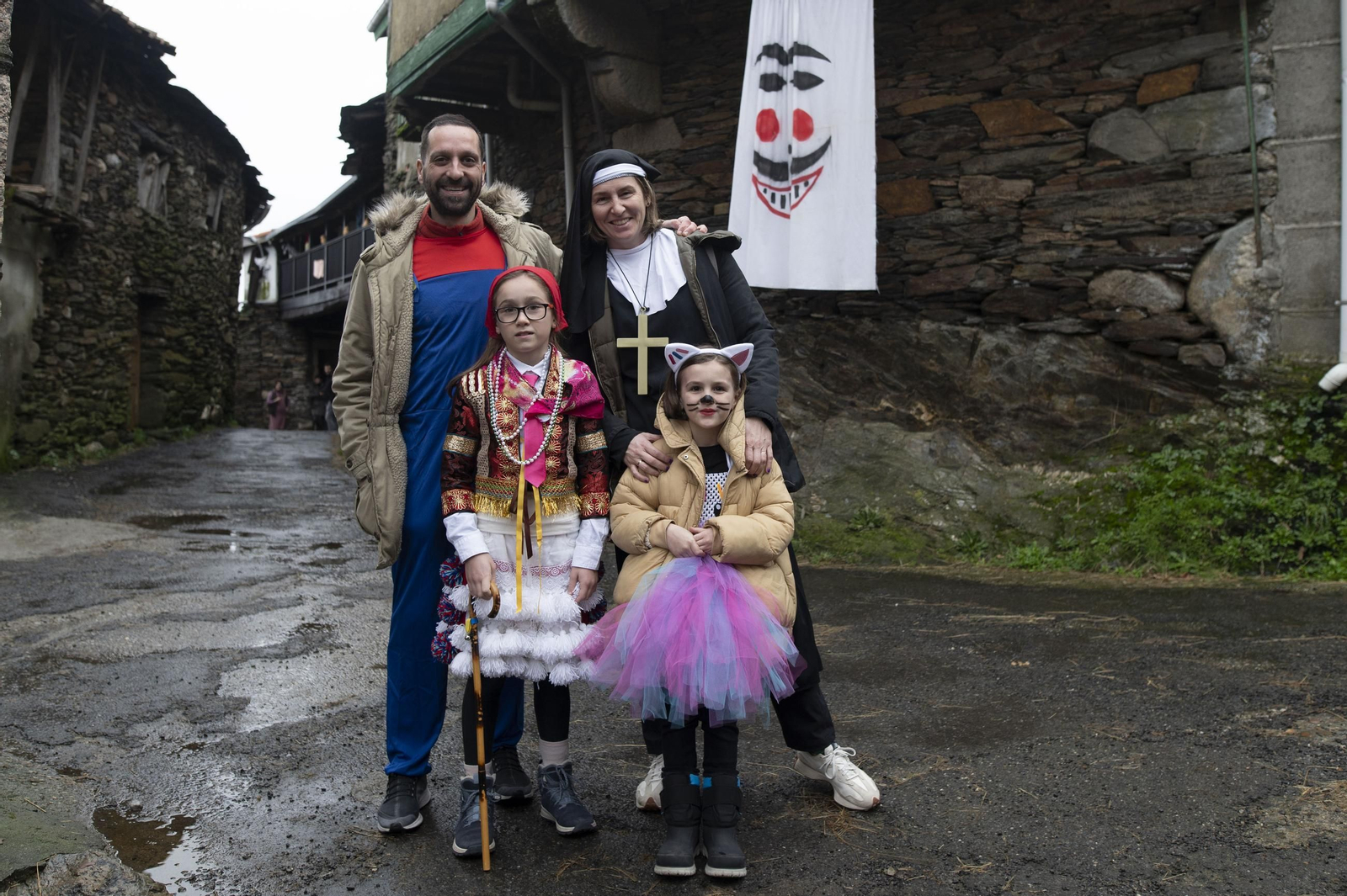 Galería | Los Felos llevan sus trastadas y travesuras a la sierra de Maceda