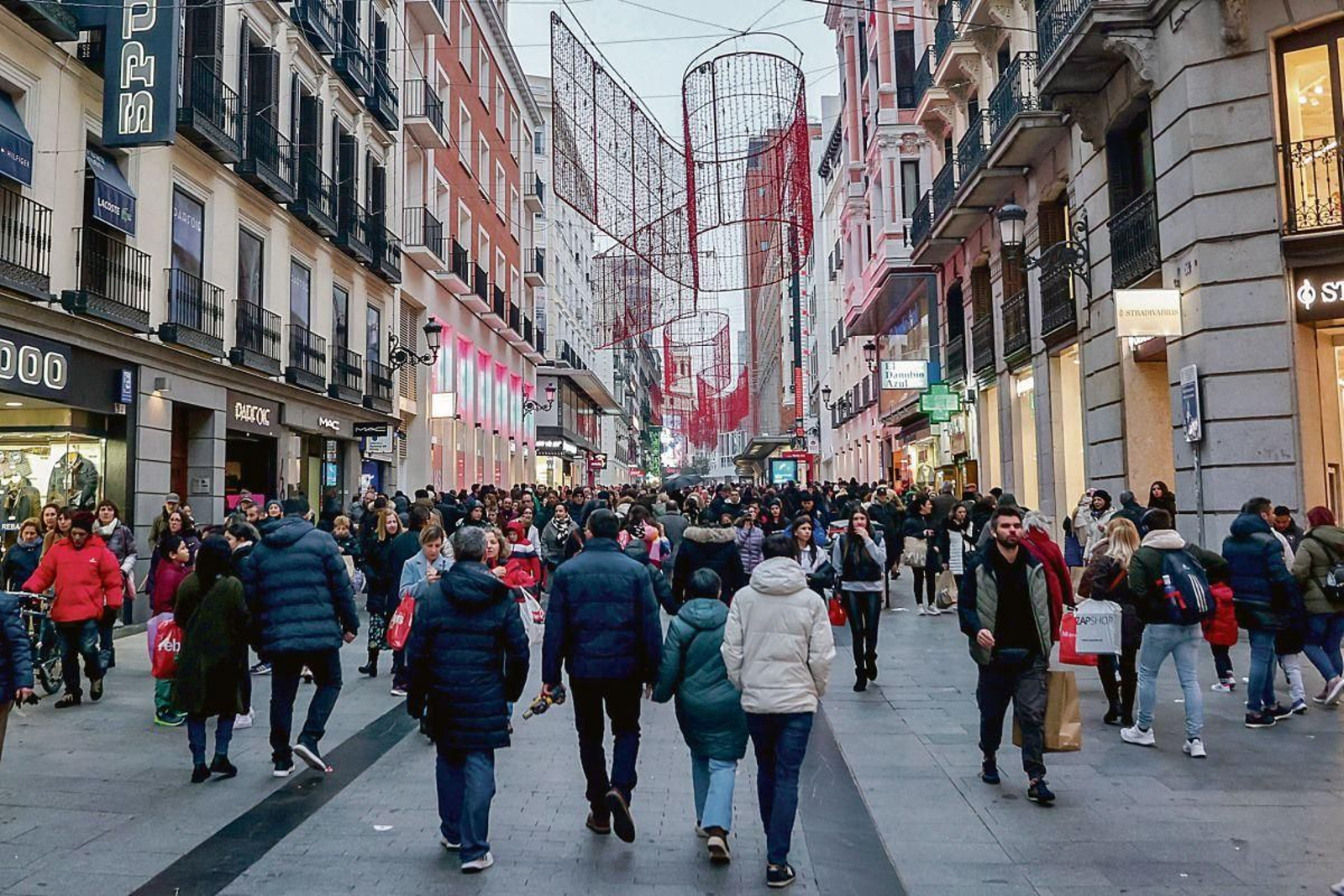 Una calle del centro de Madrid en las últimas navidades de la ciudad.