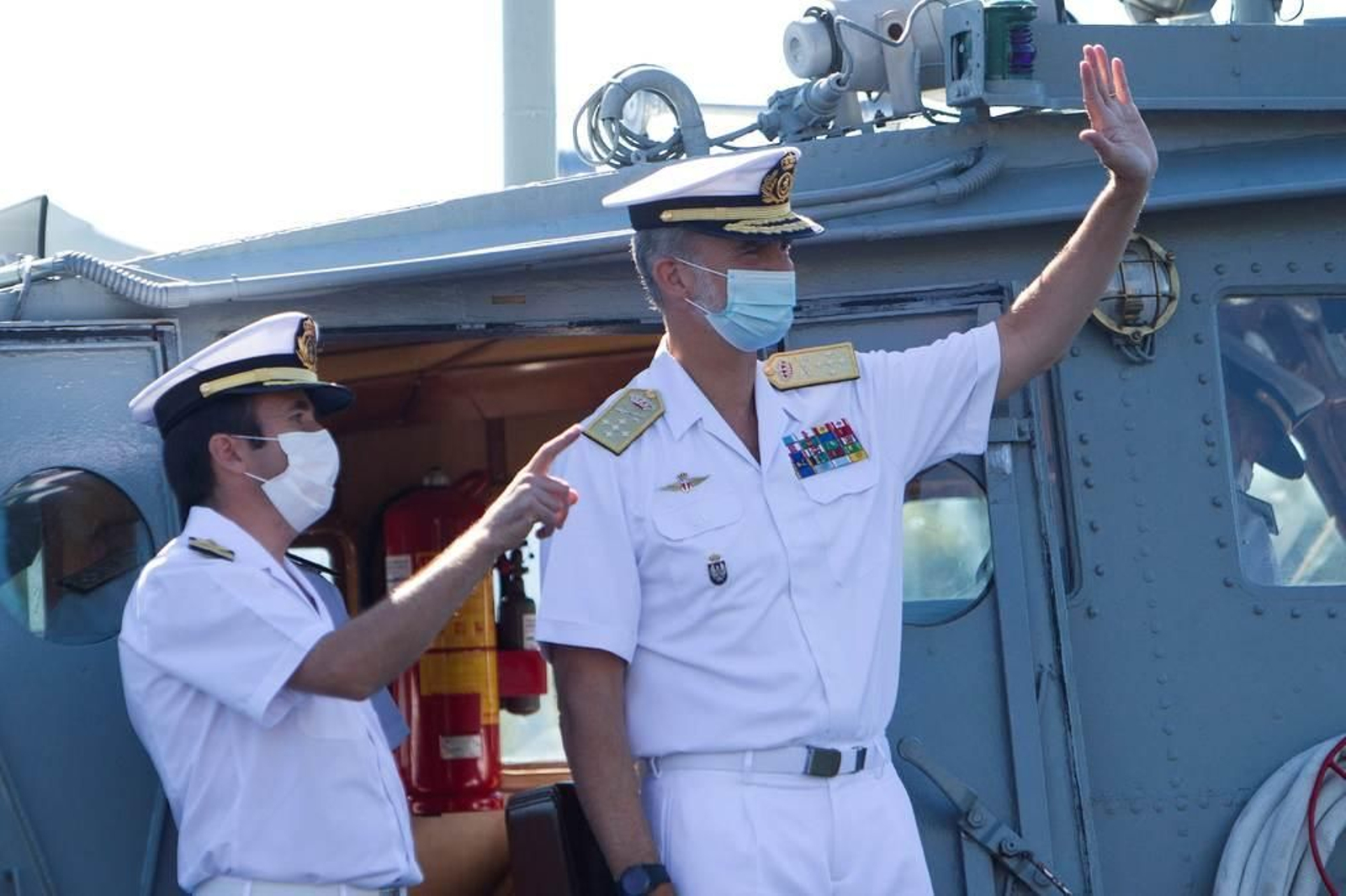 Tui recibe con aplausos al Rey en su visita a Comandancia Naval del Miño 8