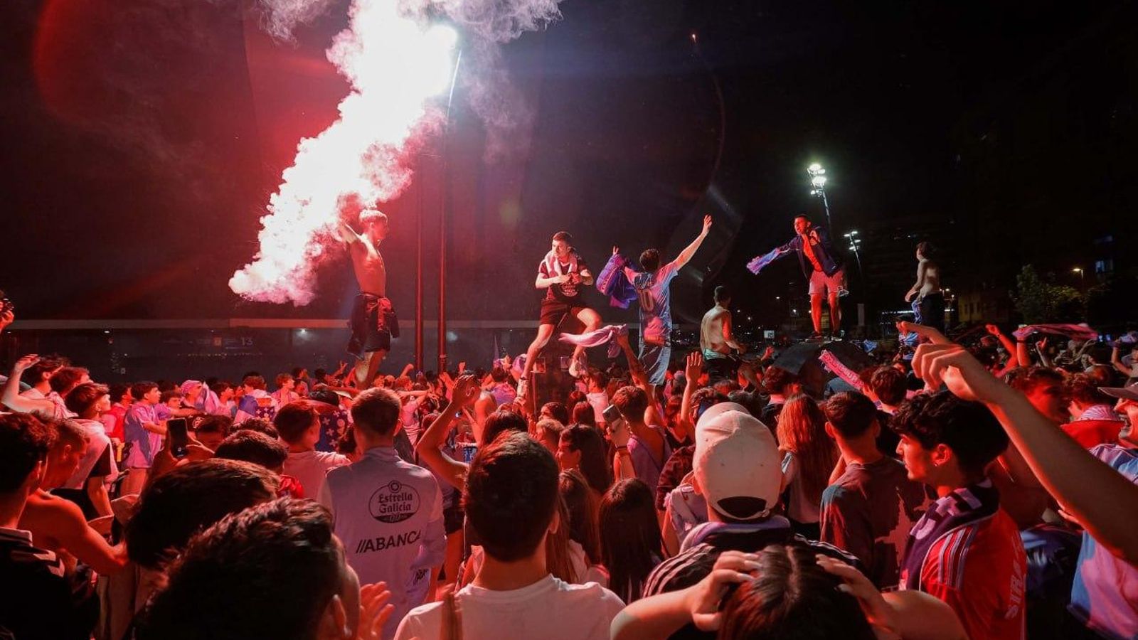 Galería | La afición celeste celebra el billete a Europa del Celta