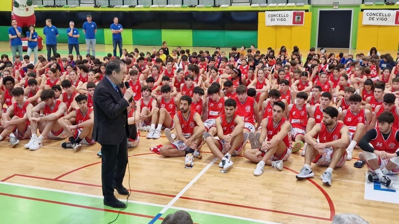 El alcalde de Vigo, Abel Caballero, anunció que el Seis do Nadal será vigués distinguido.
