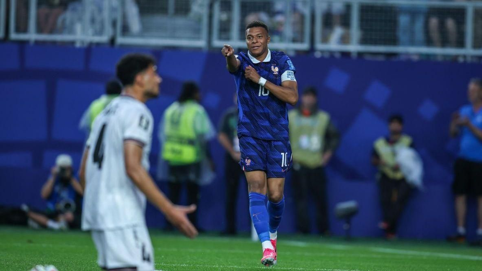 Mbappé lidera el poderosísimo ataque de la selección gala.