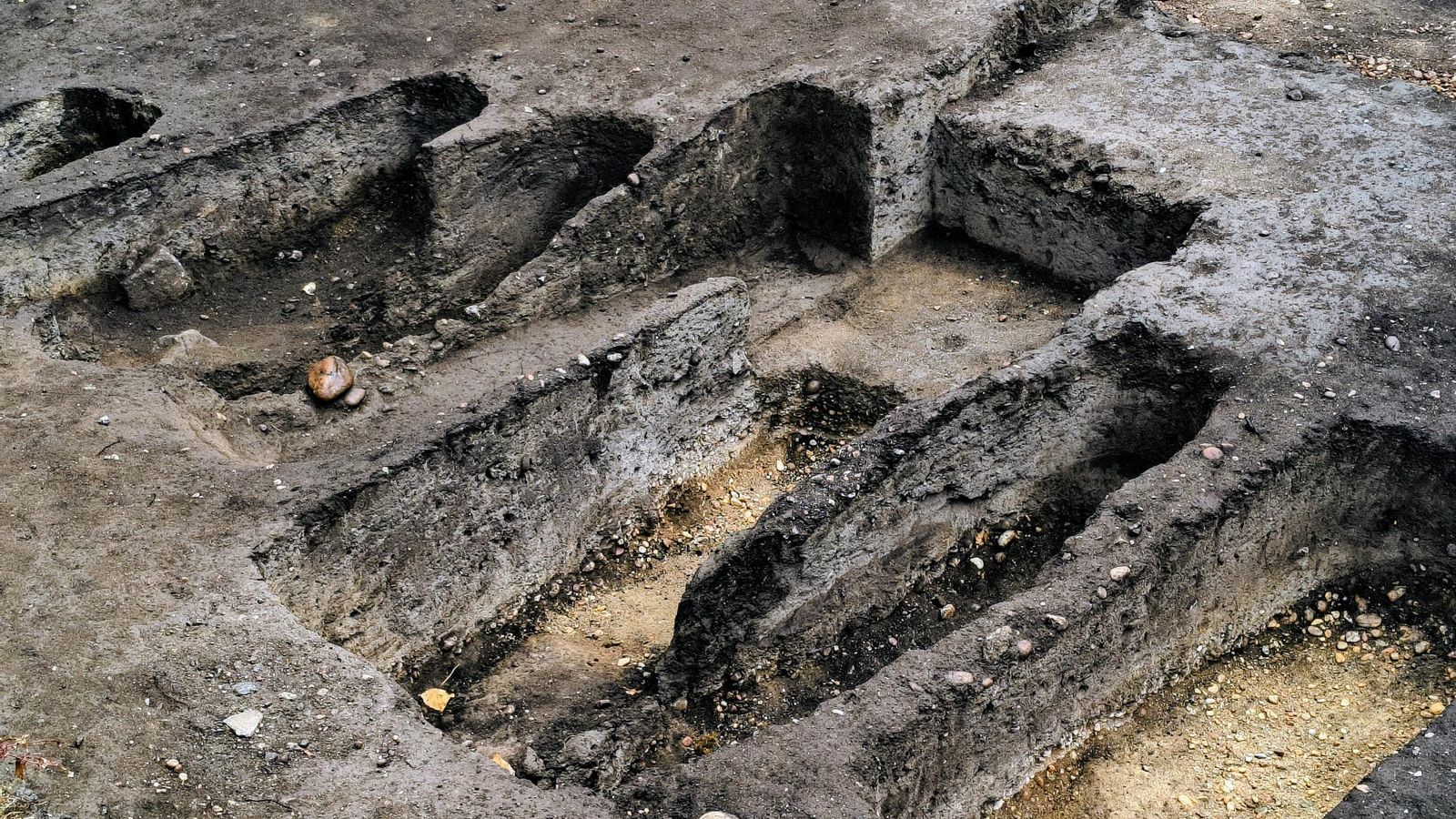 Algunas de las tumbas halladas en las excavaciones.