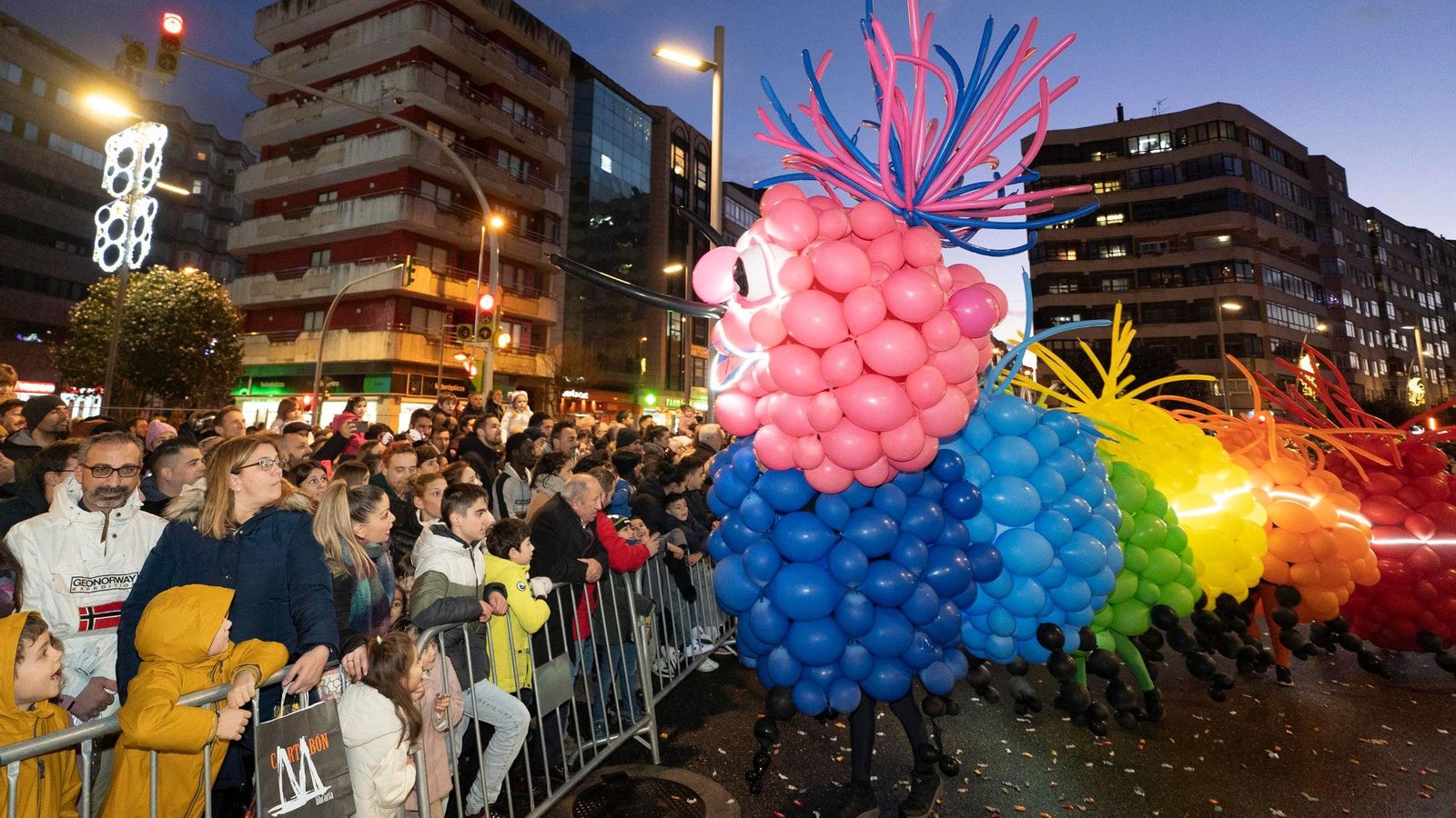 Galería | La Cabalgata de Reyes llena la ciudad de magia
