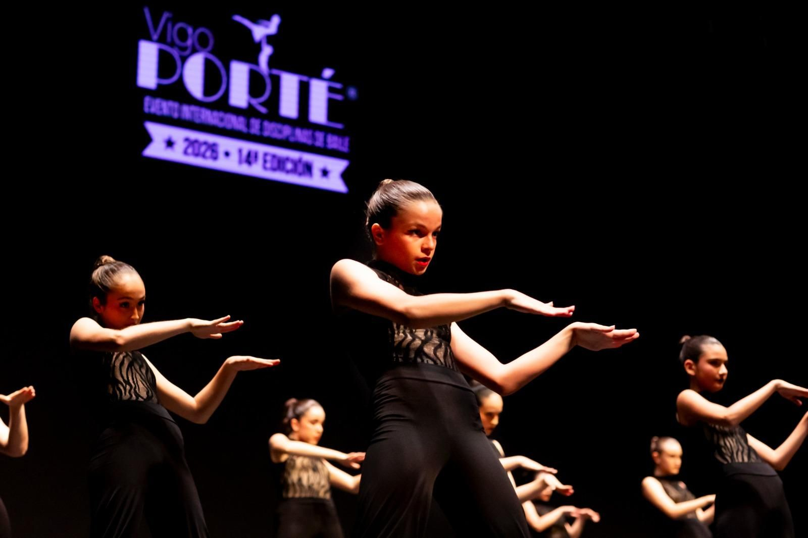 Bailarinas de la escuela Dansa Madó en Vigo Porté.