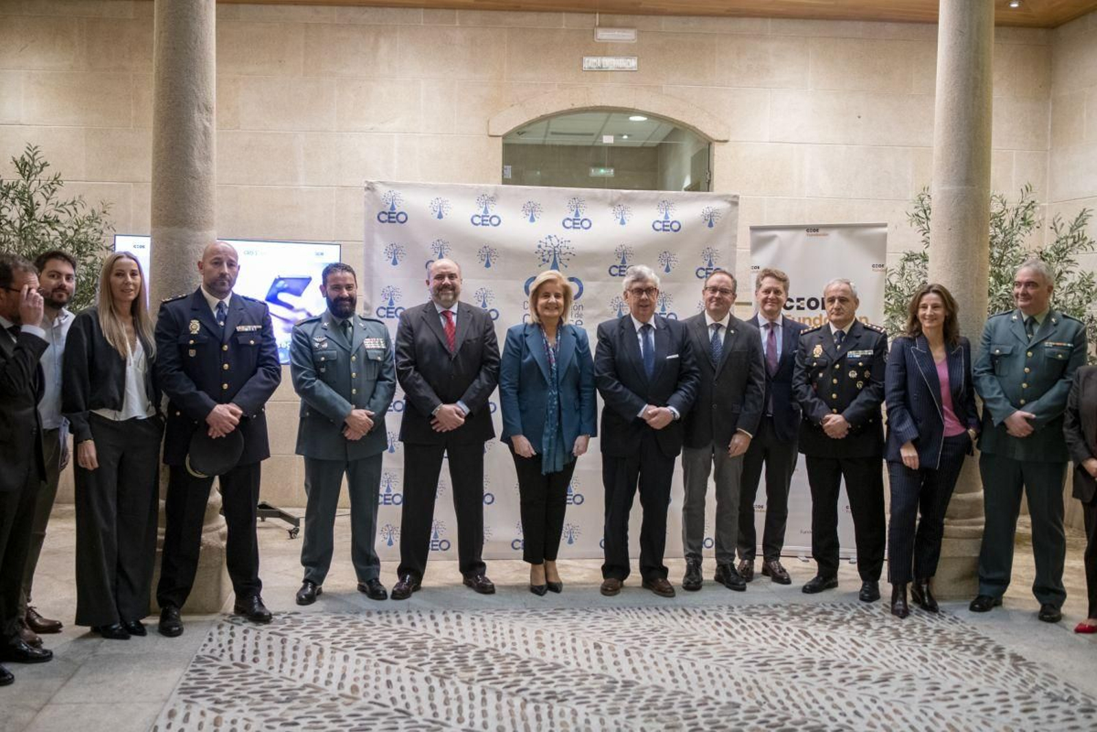 Los ponentes posan antes de la jornada sobre ciberseguridad celebrada ayer en la CEO.