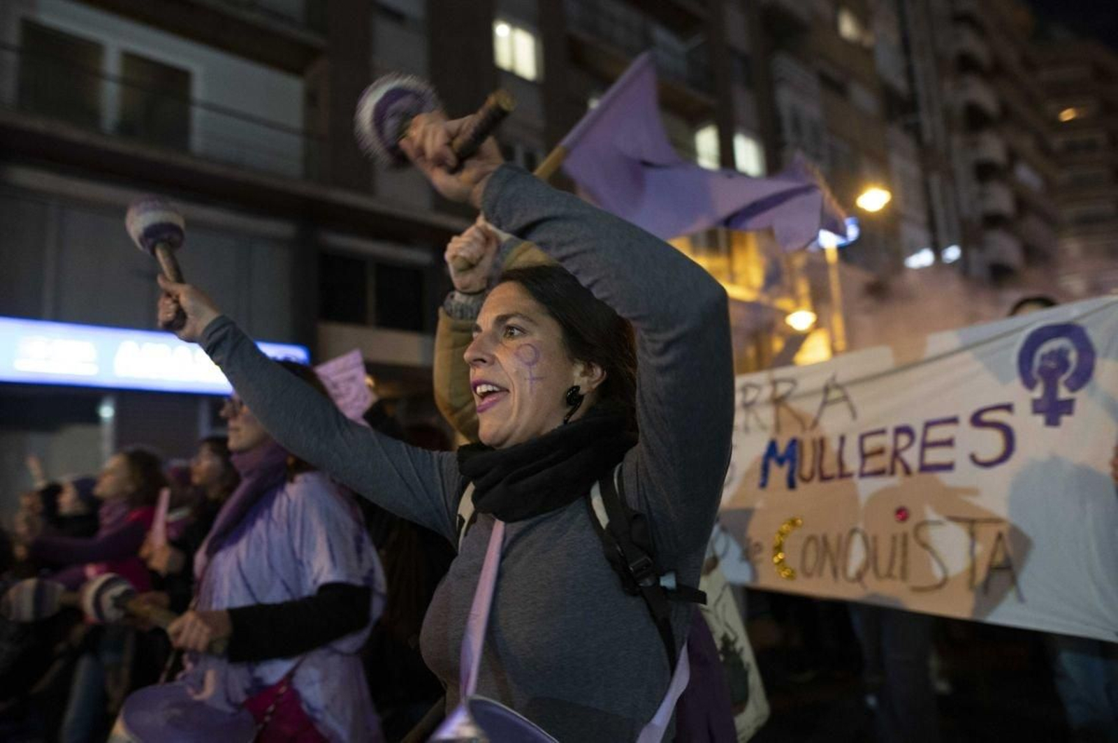 8M | A metade discriminada