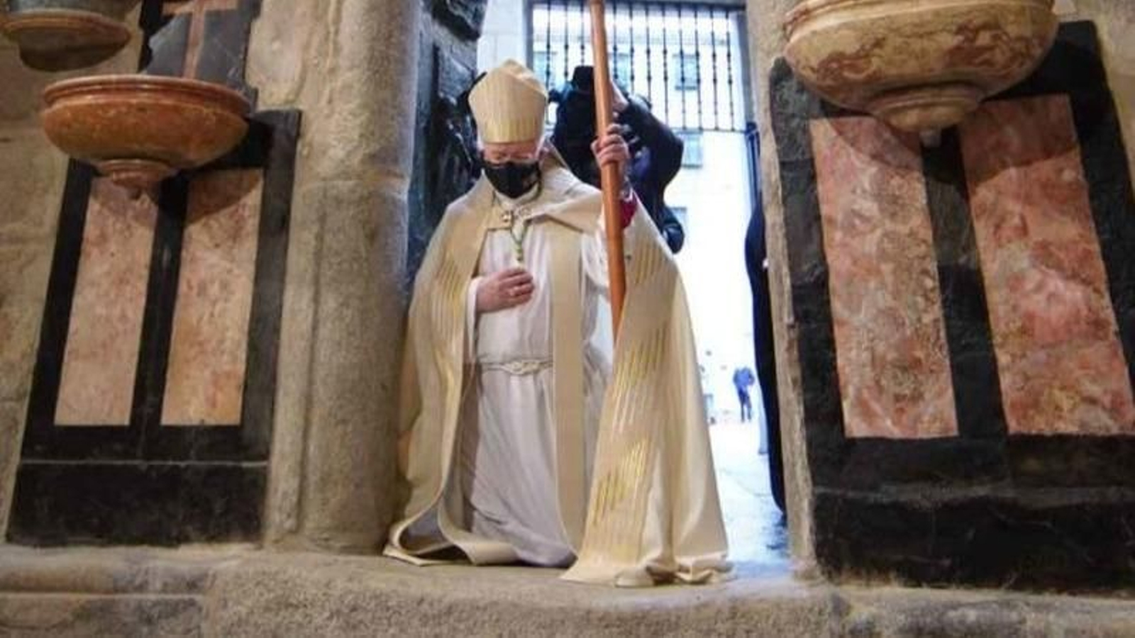 Monseñor Barrios, en la apertura de la Puerta Santa.