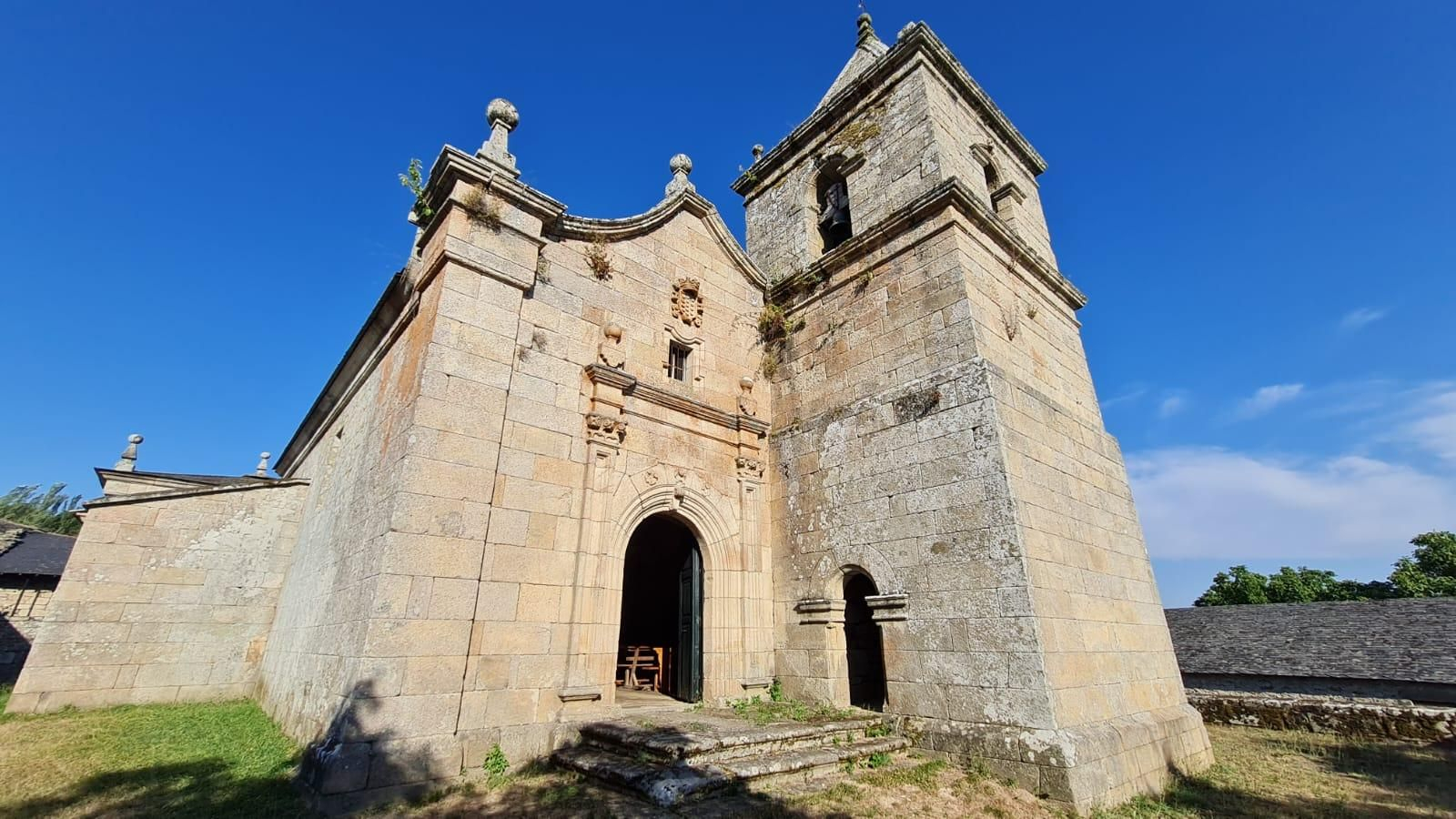 Iglesia de San Miguel de Bidueira
