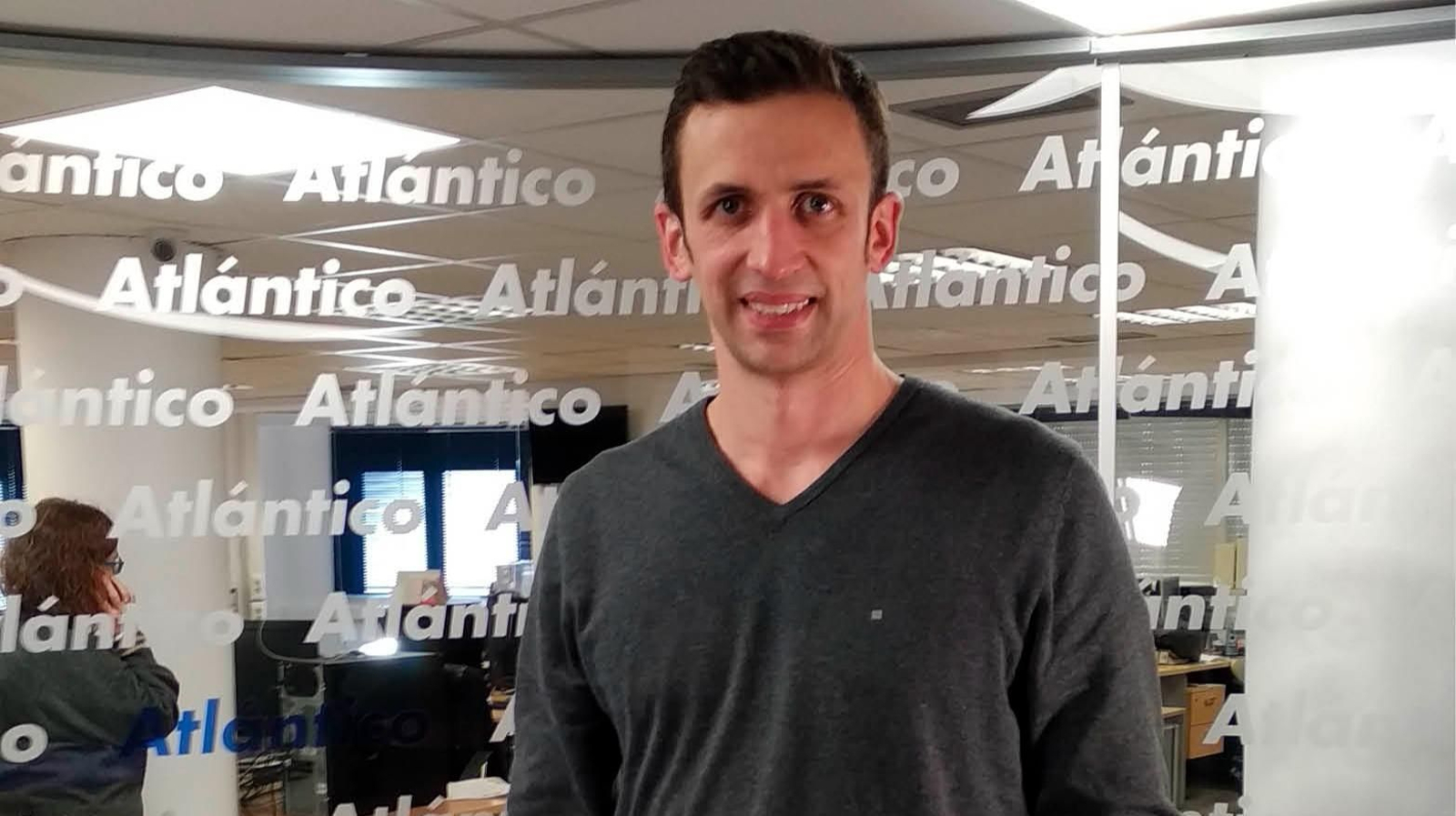 Comesaña se pasó por el set de Atlántico TV para hablar del proyecto.