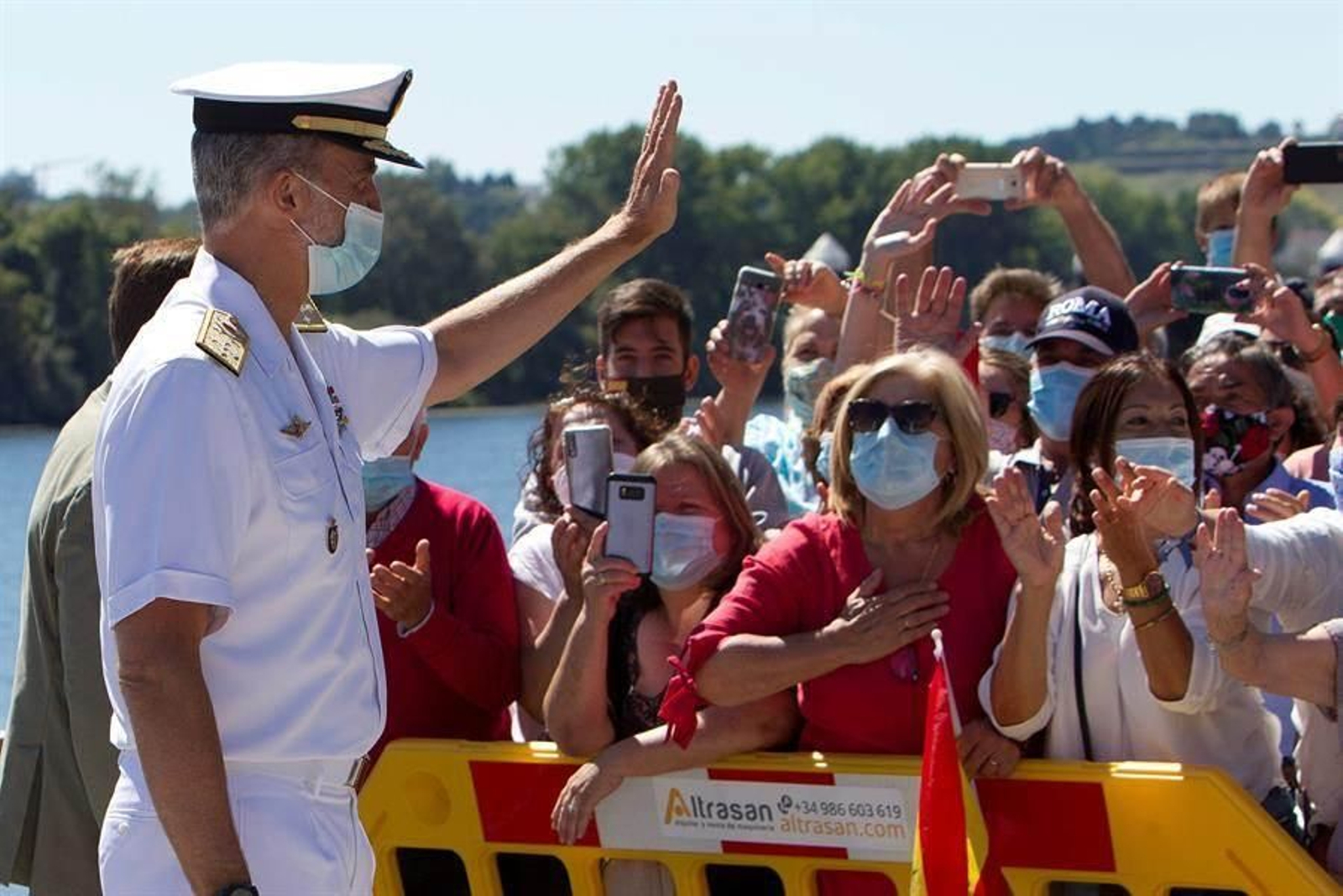 Tui recibe con aplausos al Rey en su visita a Comandancia Naval del Miño 7
