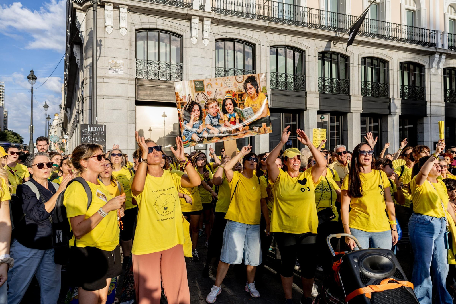 Galería | La acampada de Sol por una vivienda digna se sigue extendiendo y los congregados insisten en esta medida de presión