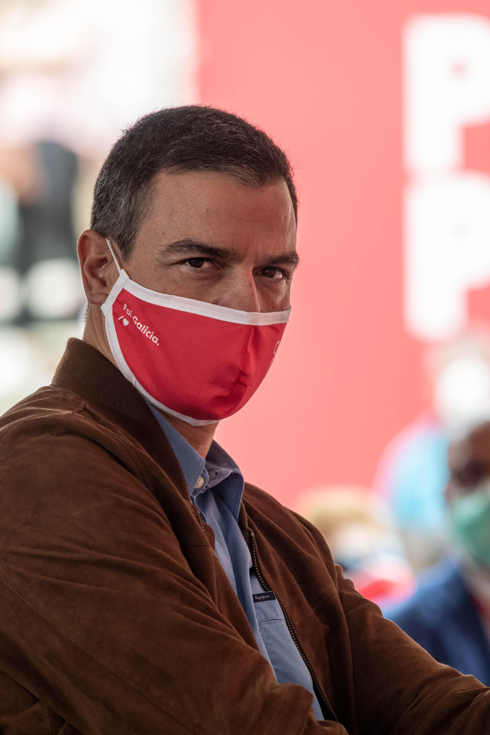 OURENSE (XARDÍNS DO POSÍO). 27/06/2020. OURENSE. El presidente del gobierno, Pedro Sánchez, acompaña al candidato a la Xunta de Galicia, Gonzalo Caballero y a Marina Ortega en un mitin del PSdeG-PSOE. FOTO: ÓSCAR PINAL

Pedro Sánchez