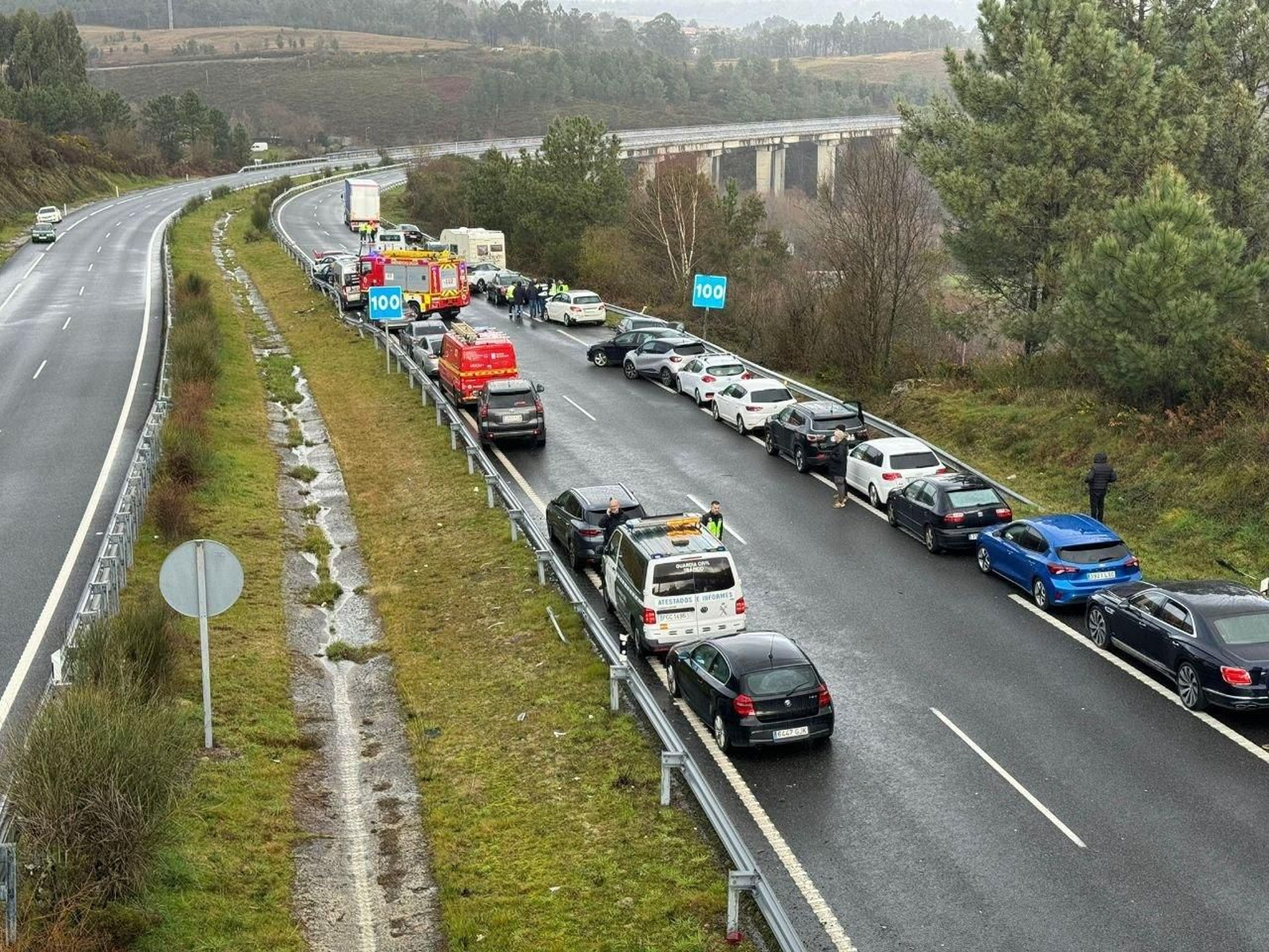 Despliegue por el accidente múltiple en la A-52.