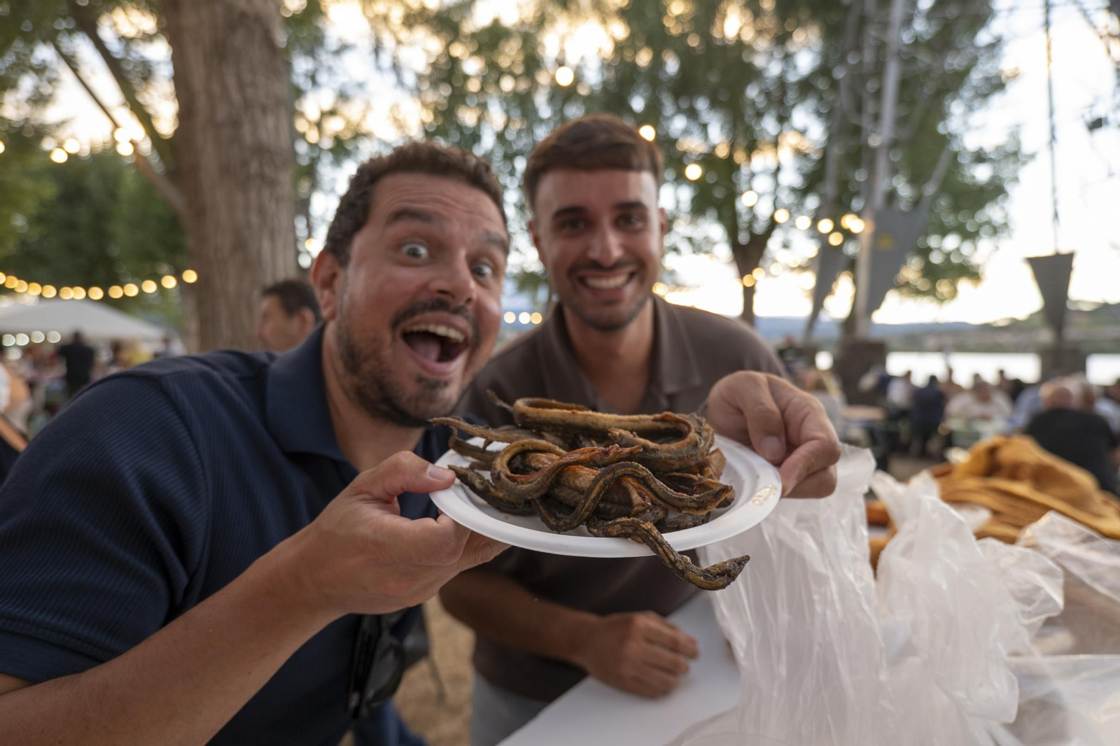 Galería | 700 kilos de sabor y anguilas para mantener viva la Festa da Anguía, en fotos
