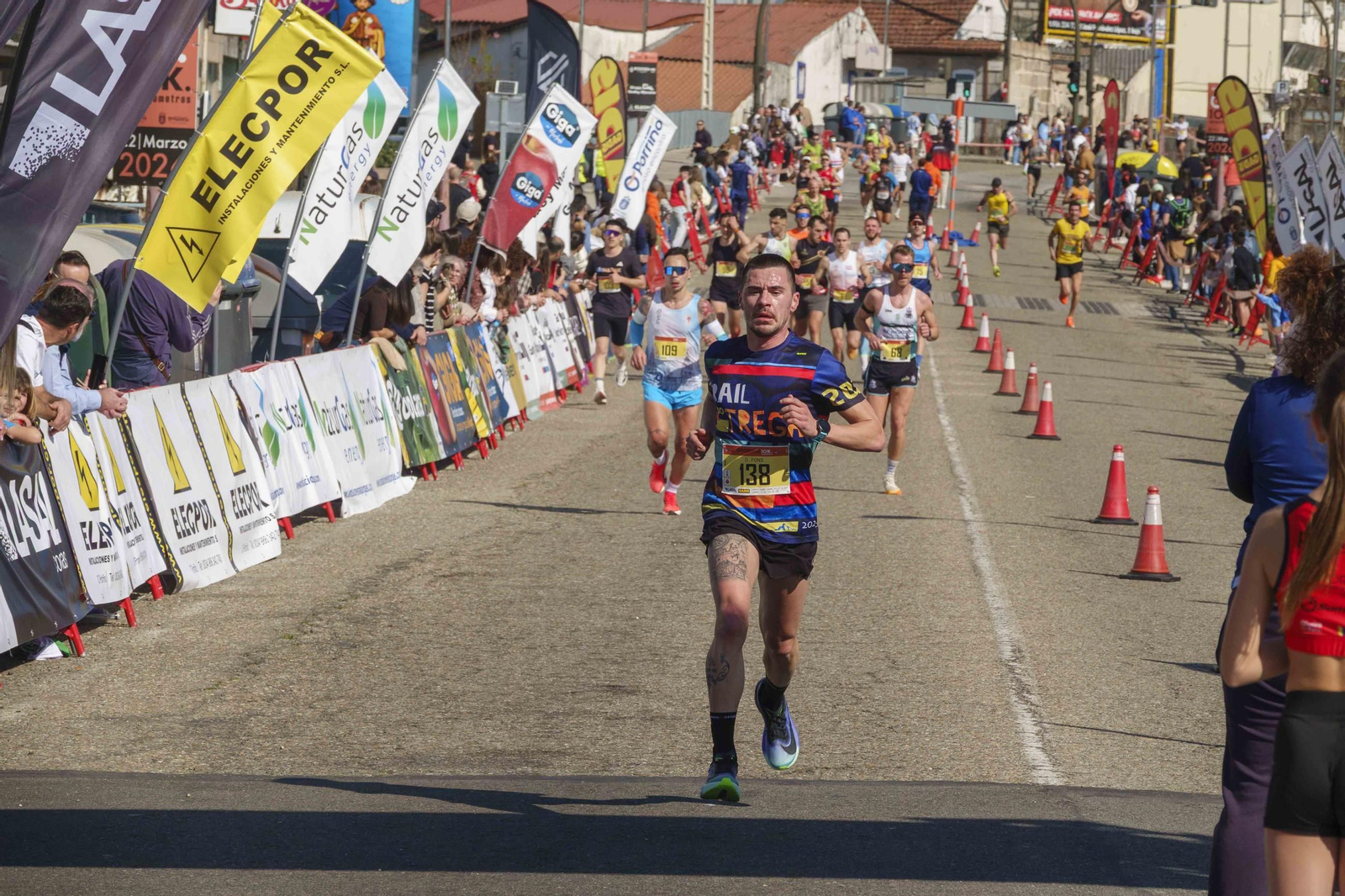 Galería | Pequeños y mayores se divierten en la 10K de Porriño