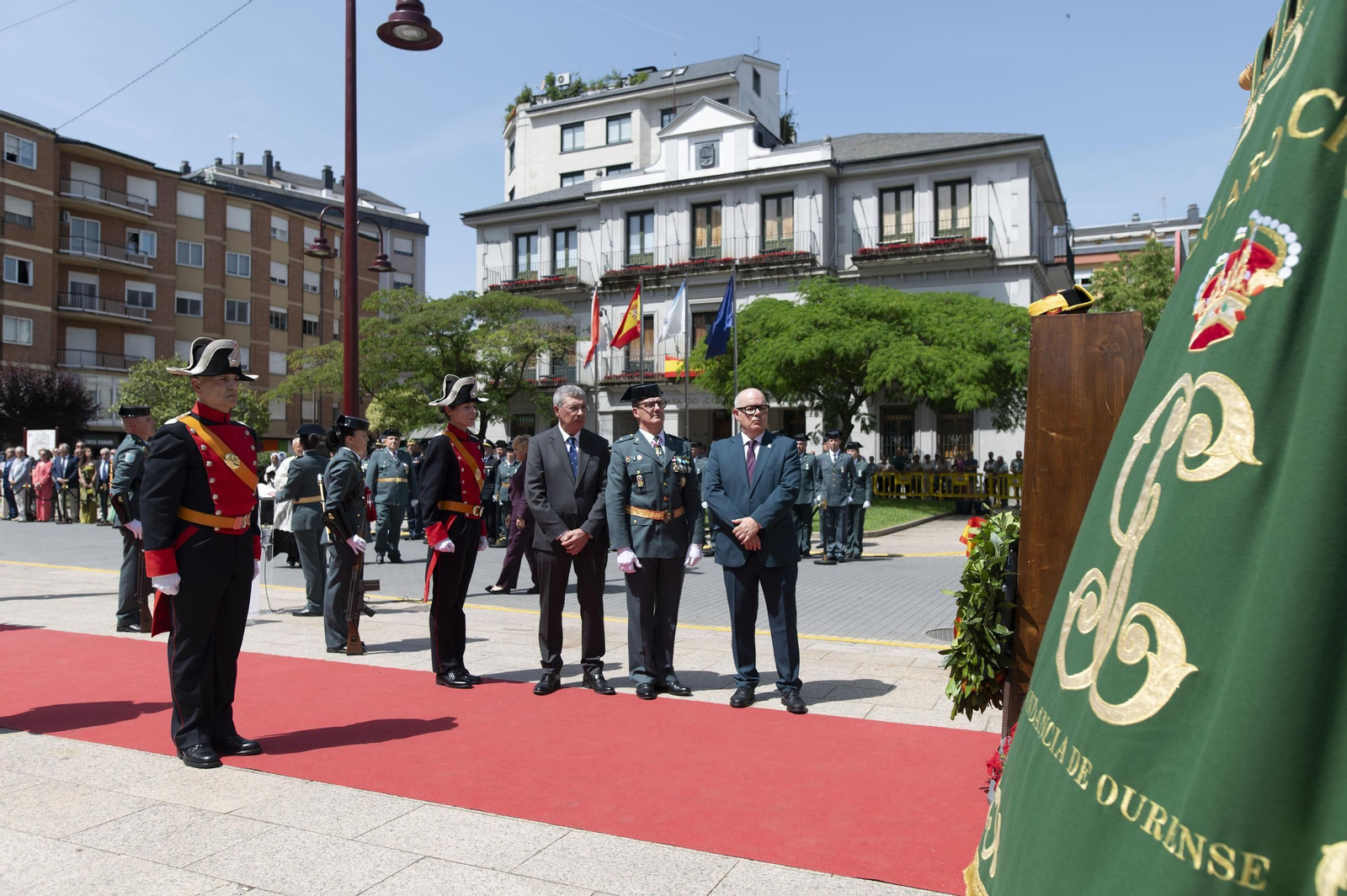 Galería | O Barco de Valdeorras se vuelca con el 182 aniversario de la Guardia Civil