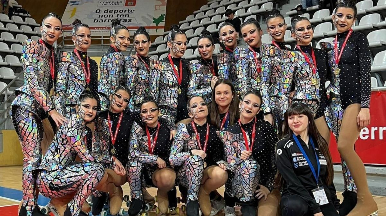 La entidad dispone de jóvenes que participan en las categorías individuales y otros de más edad que forman parte de los grupos de show.