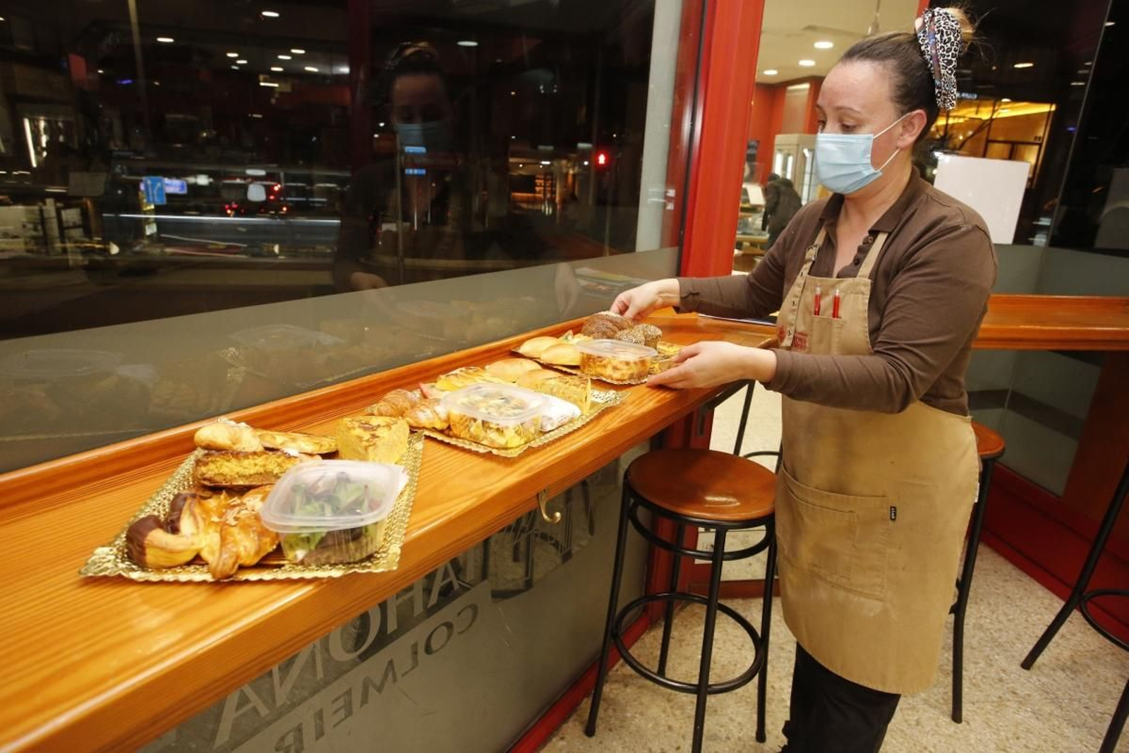 La Tahona Colmeiro prepara cada día varios paquetes sorpresa que tienen mucho éxito.