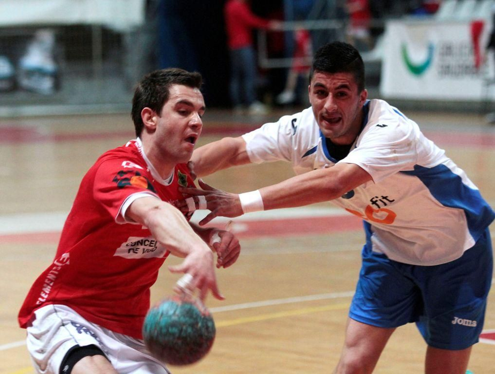 Alberto Casares realizó un buen partido al anotar siete tantos.