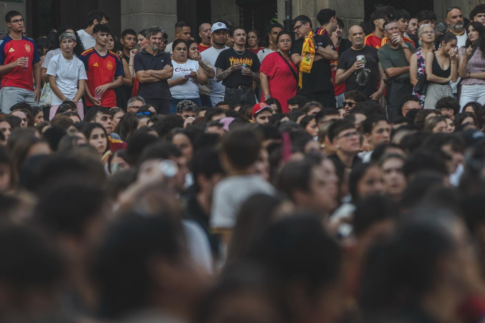 Galería | Camisetas, banderas y las calles de Ourense llenas de emoción por ver a España jugar los cuartos de final, en fotos
