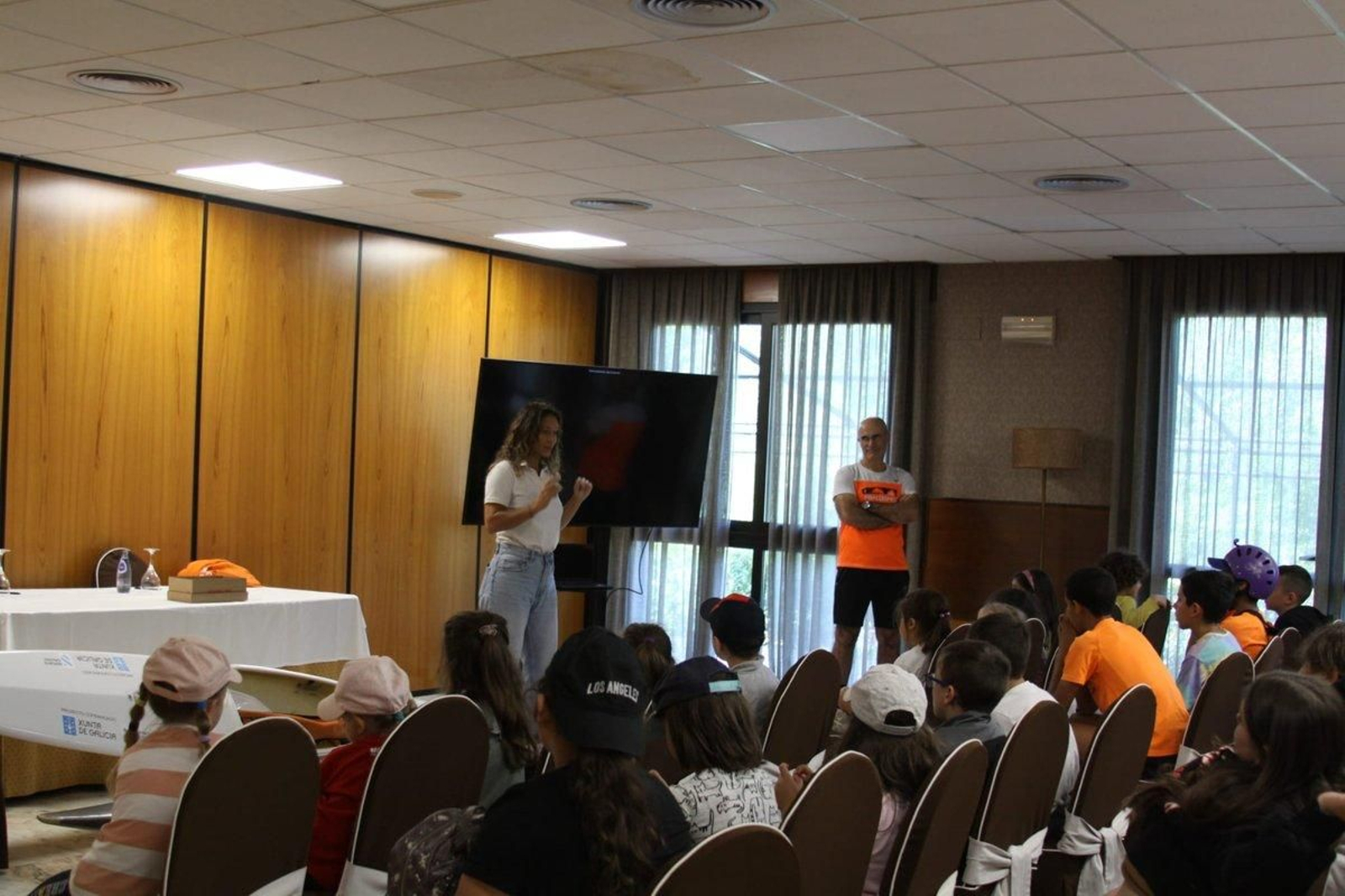 Actividad de piragüismo del CEIP Carmen García Carrasco en Cenlle.