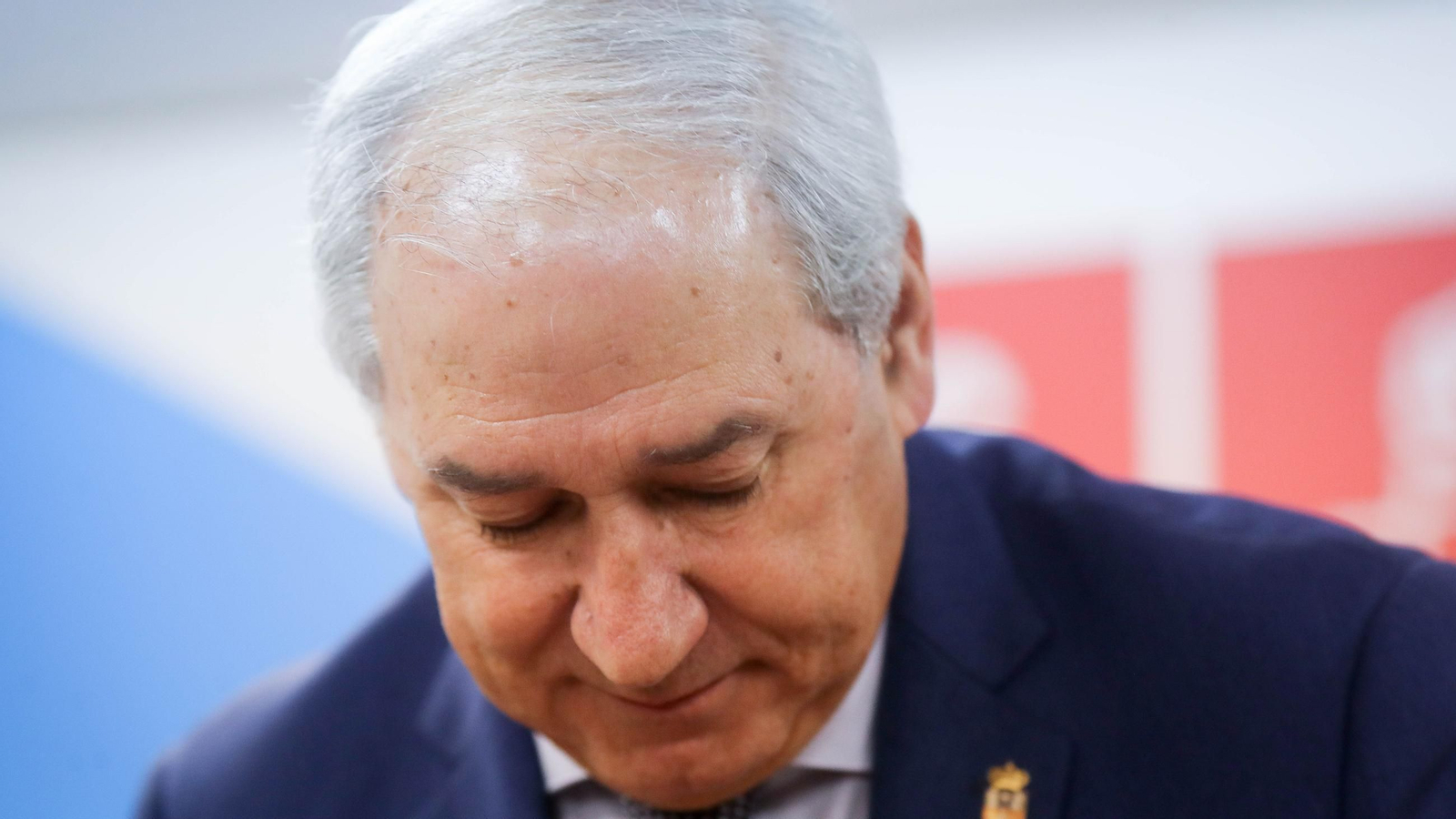 El hasta ahora presidente de la Diputación de Lugo, José Tomé, durante su comparecencia, en la sede del PSdeG-PSOE en Monforte, a 10 de diciembre de 2025