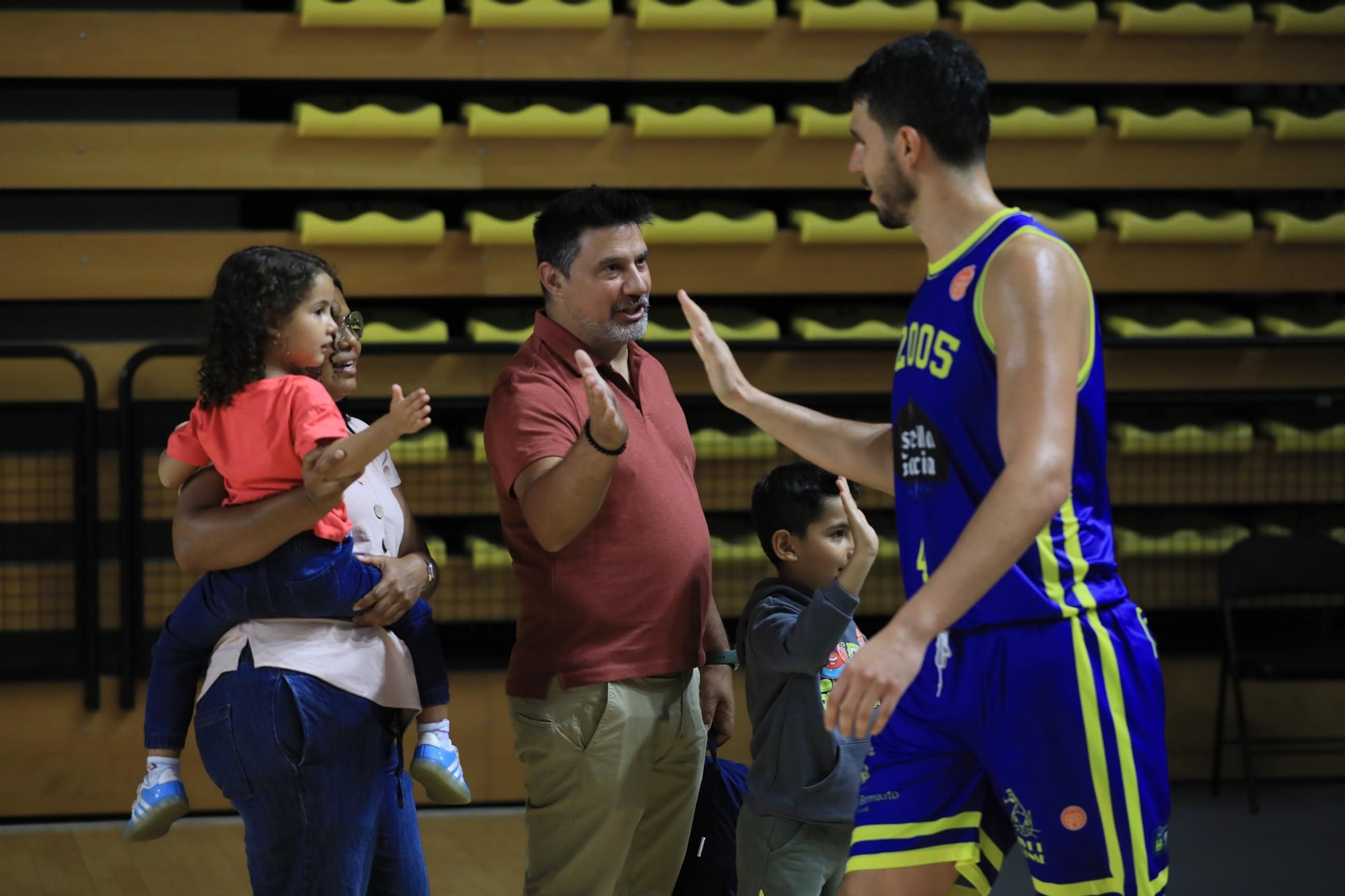 Galería | El Pazo disfruta y vibra con el estreno de la temporada del COB