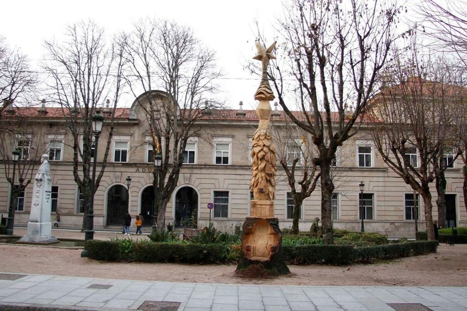 Una palmera en el Areal se ha convertido en una figura artística.