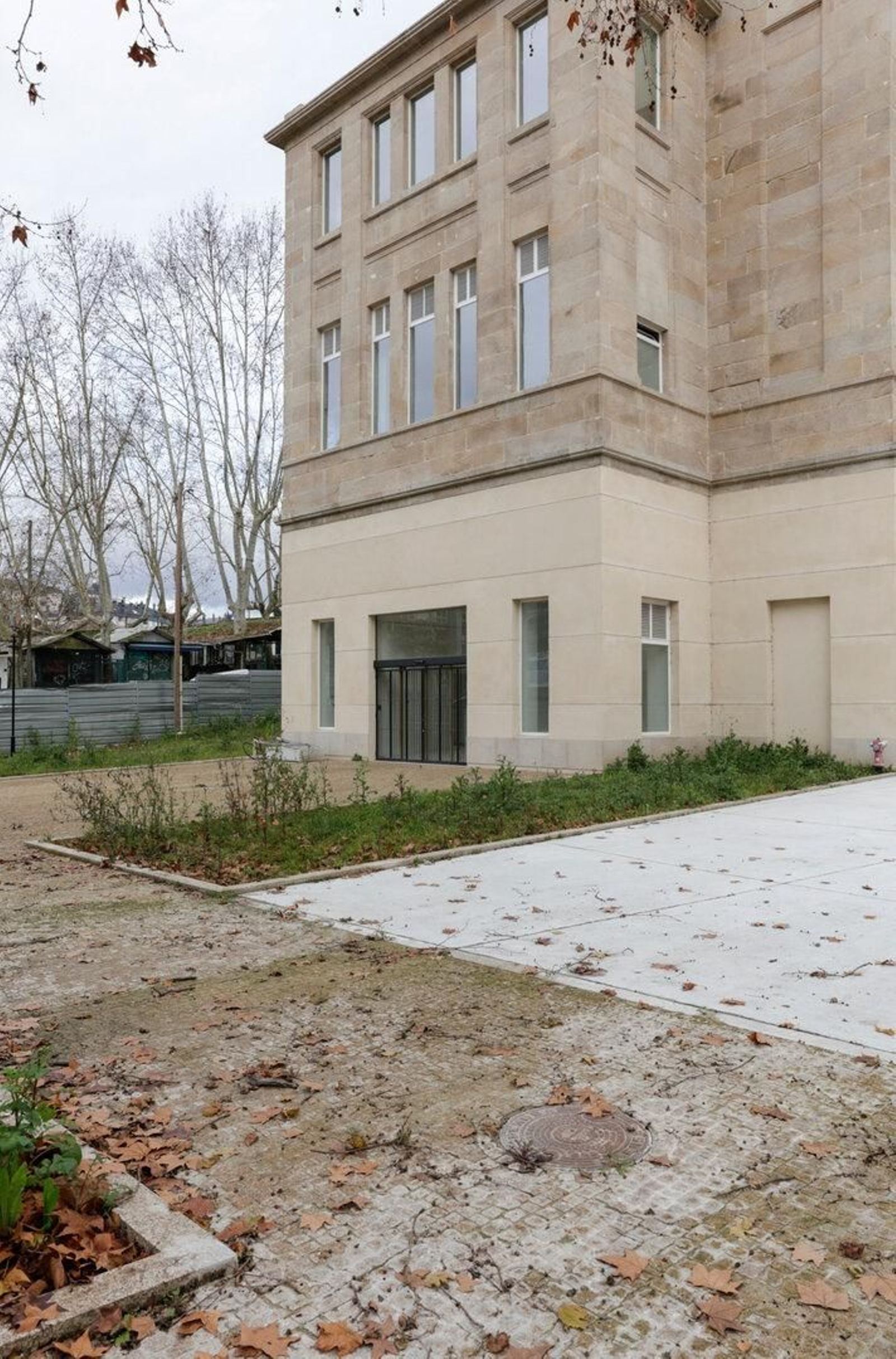 Exteriores de la Plaza de Abastos de Ourense.