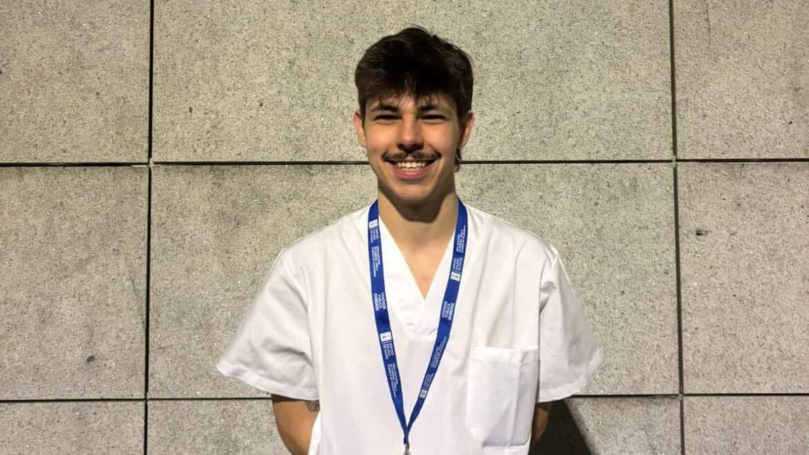 Anxo Rodríguez, estudiante de Enfermería en prácticas en el CHUO.