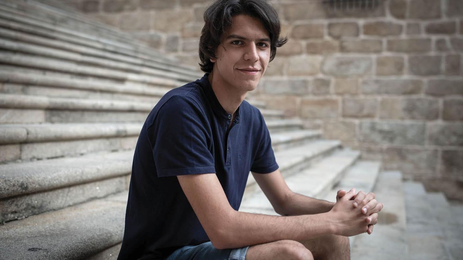 Lorenzo recibe su premio de manos de Jorge Villarino (La Región) y Roberto Pascual (MIT).