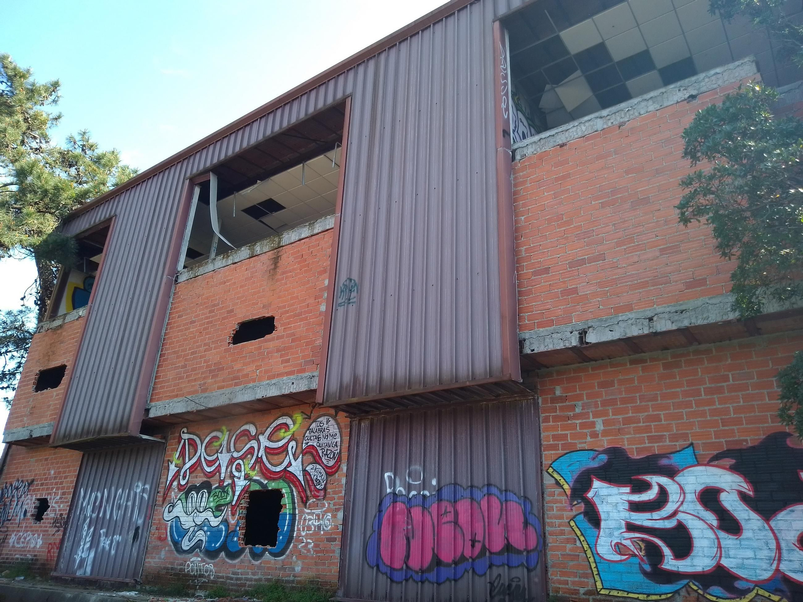 Estado en el que se encuentra uno de los edificios, situados en la finca de San Amaro.